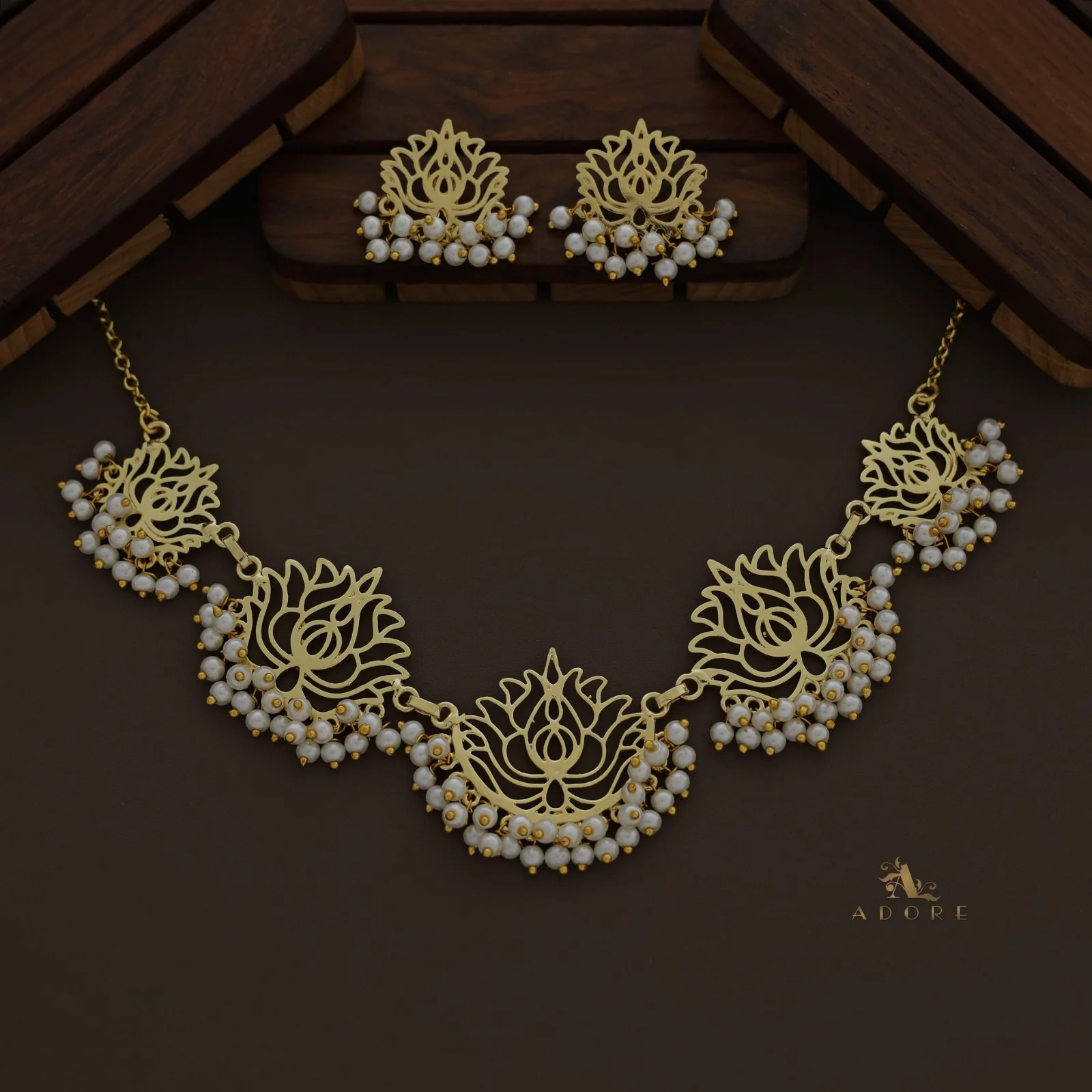 Golden Lotus Cluster Pearl Neckpiece With Earring - Image 3