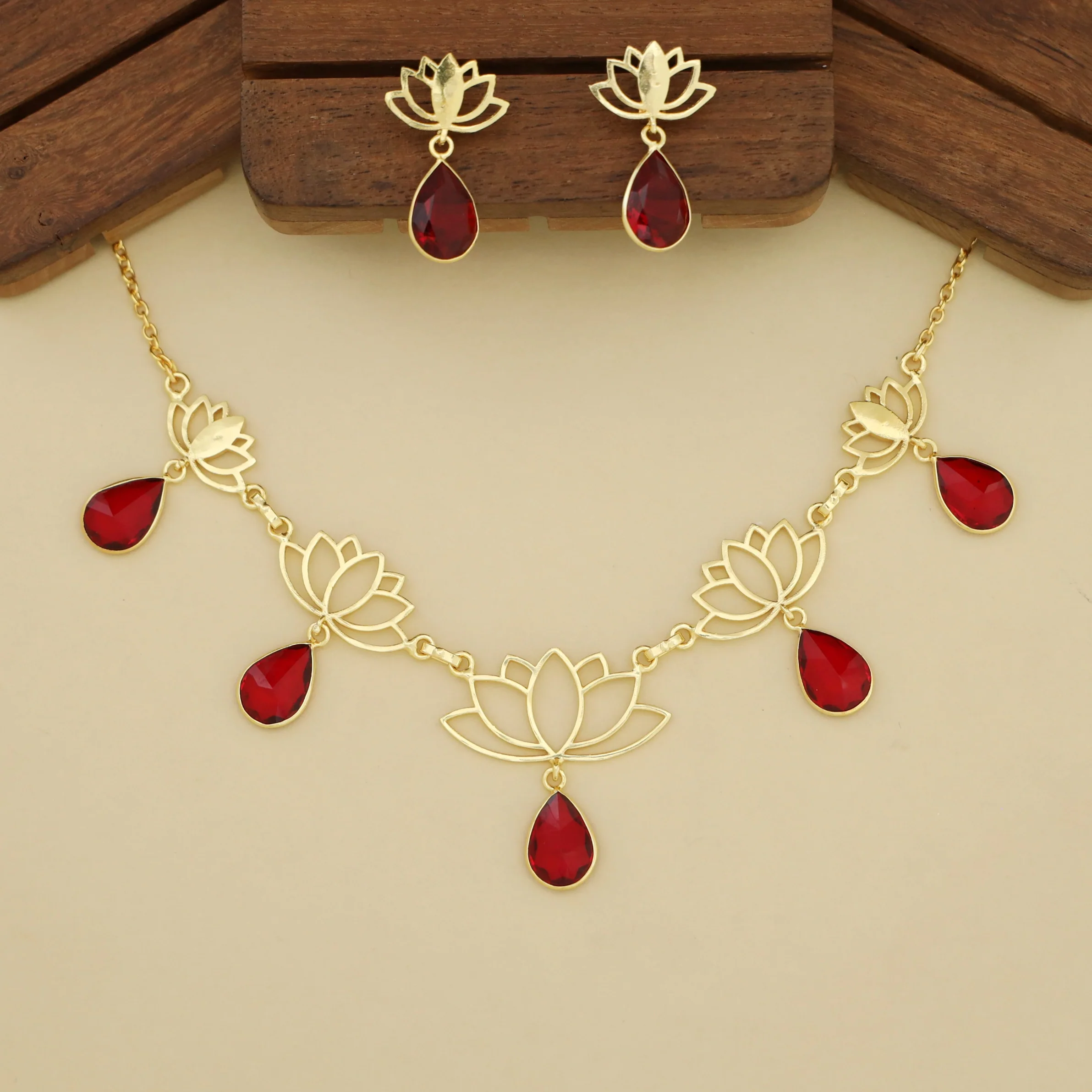 Golden Lotus Drop Glossy Stone Short Neckpiece With Earring - Image 2