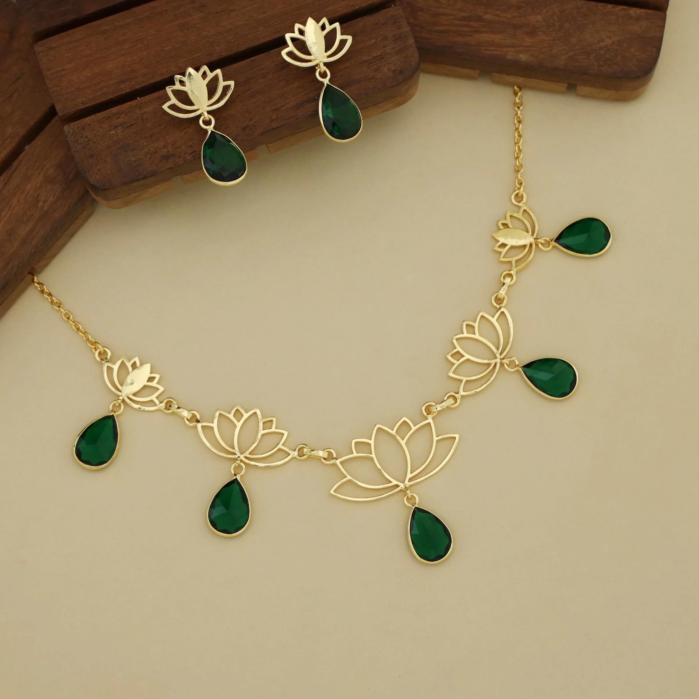 Golden Lotus Drop Glossy Stone Short Neckpiece With Earring - Image 6