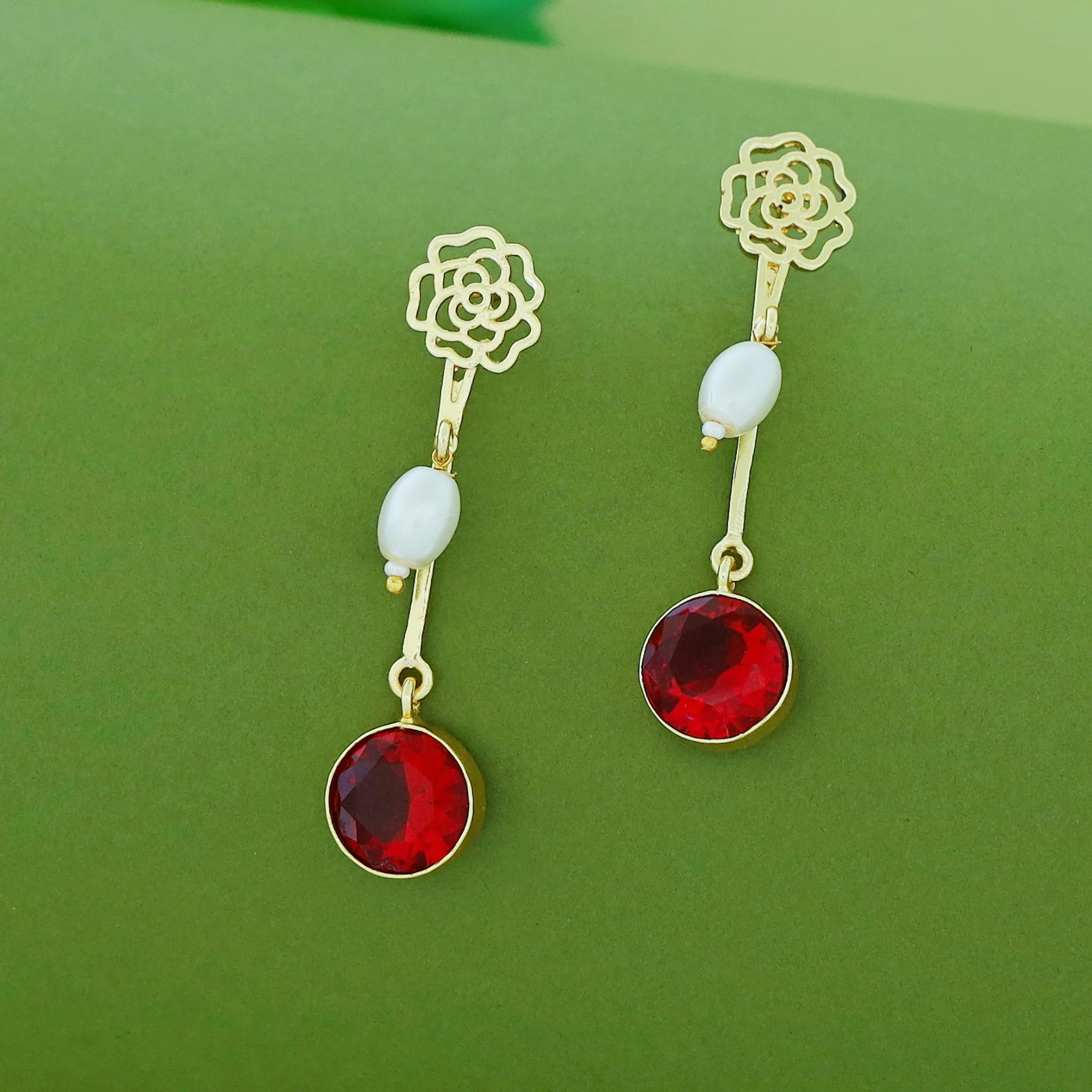 Golden Mini Raazi Flower Stick Pearl Glossy Earring - Image 11