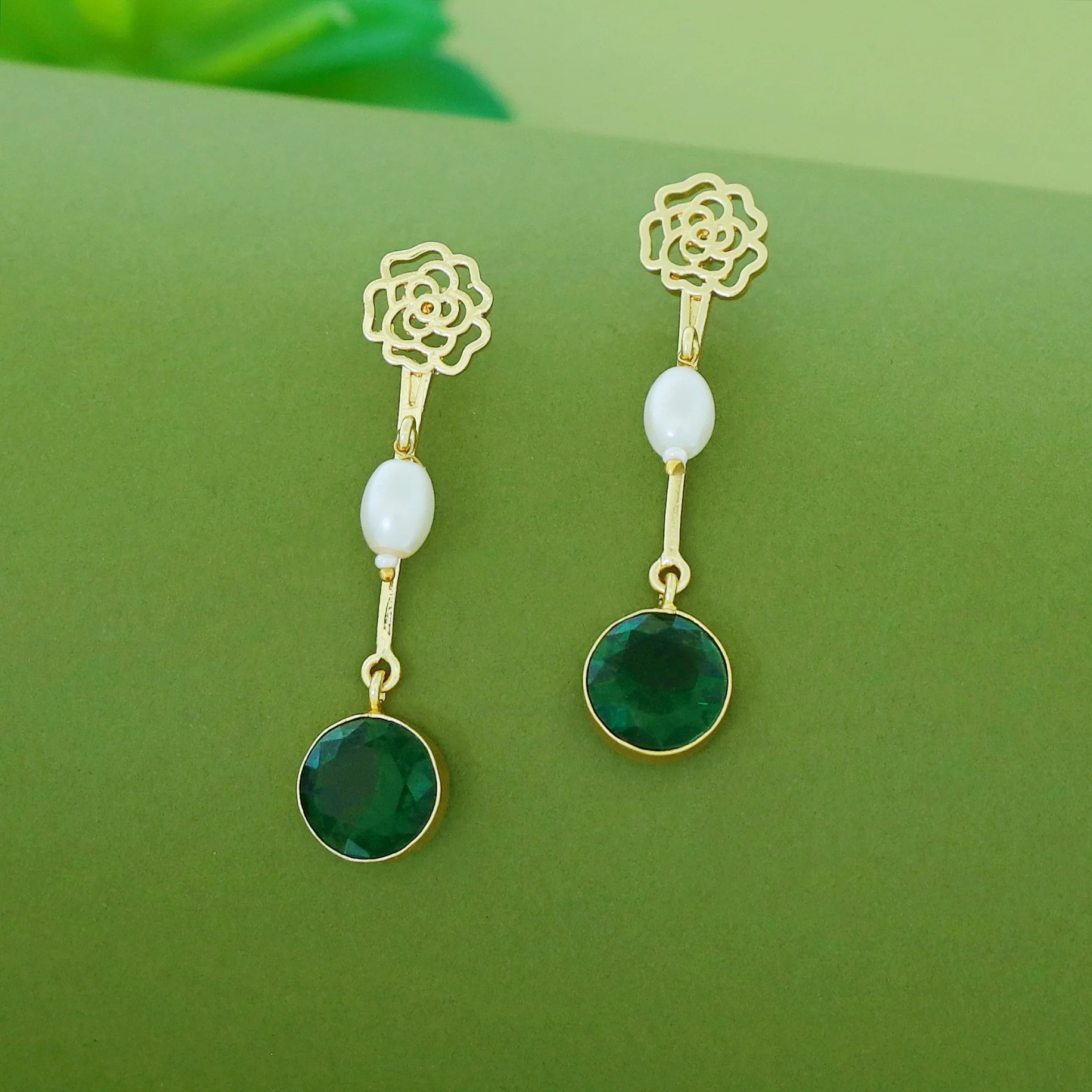 Golden Mini Raazi Flower Stick Pearl Glossy Earring - Image 2