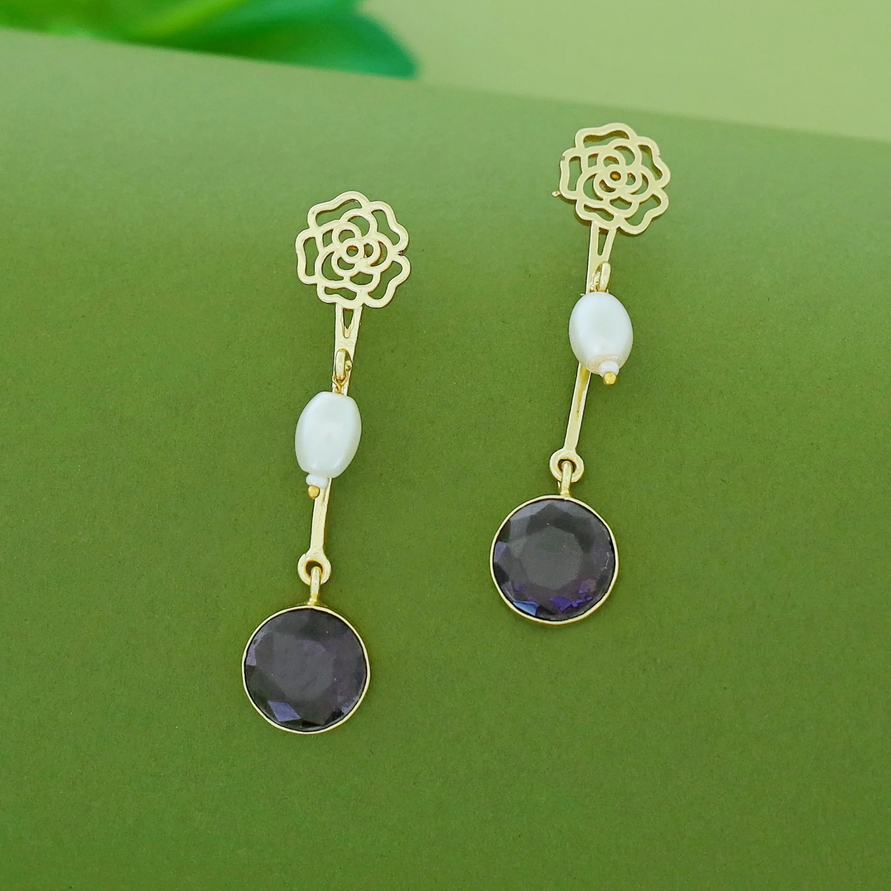 Golden Mini Raazi Flower Stick Pearl Glossy Earring - Image 4