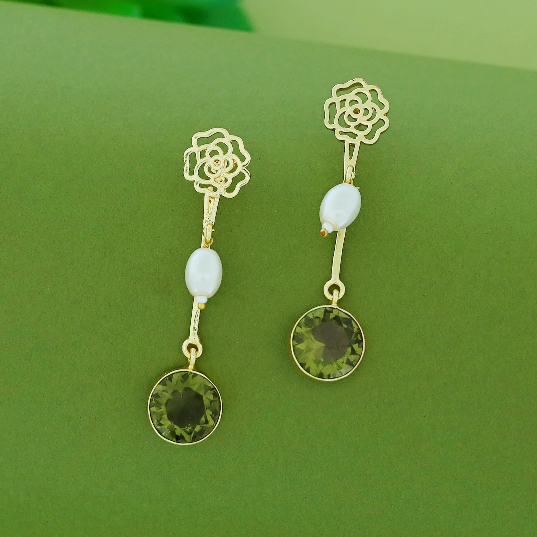 Golden Mini Raazi Flower Stick Pearl Glossy Earring - Image 5