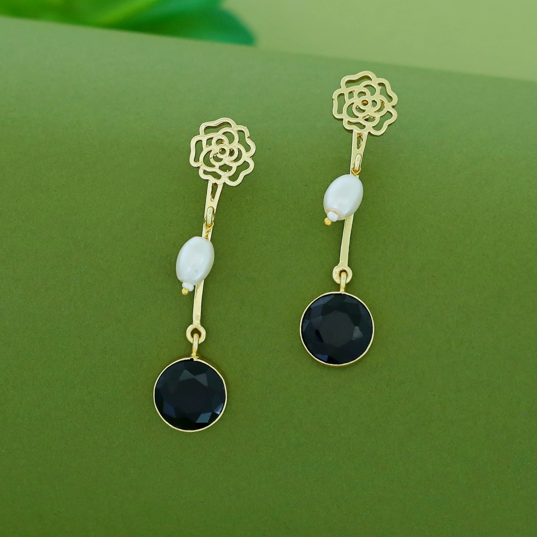 Golden Mini Raazi Flower Stick Pearl Glossy Earring - Image 7