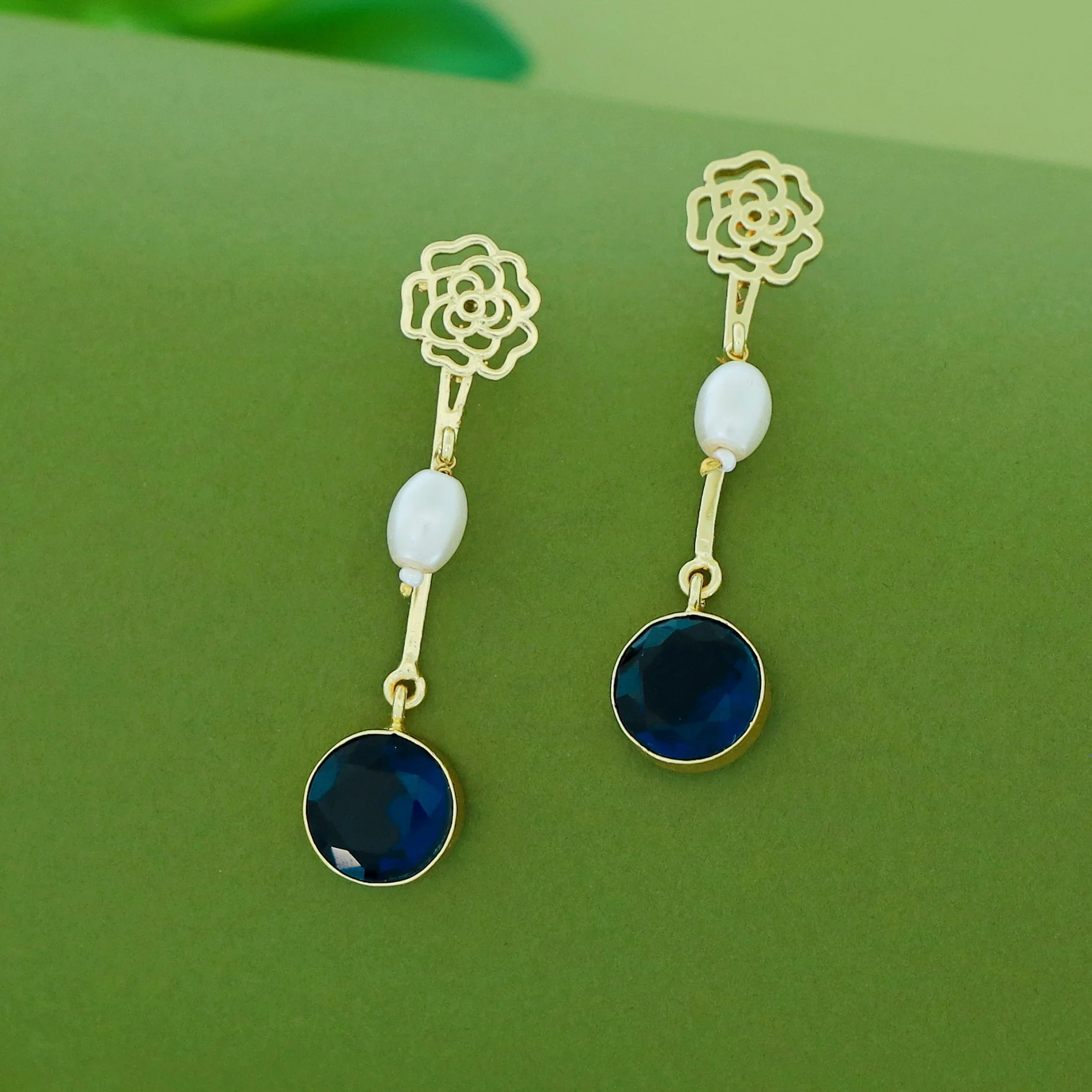 Golden Mini Raazi Flower Stick Pearl Glossy Earring - Image 8