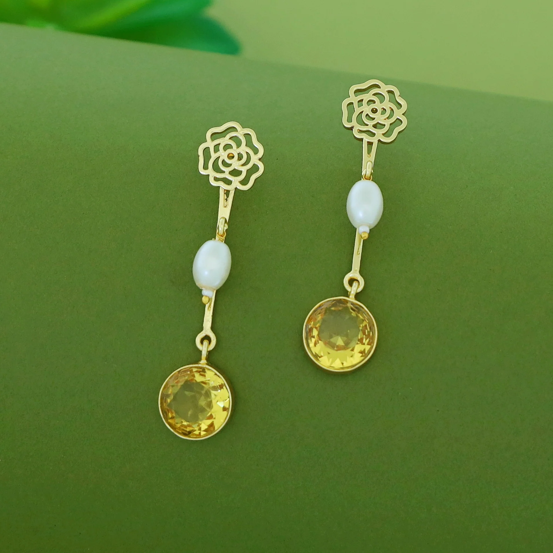Golden Mini Raazi Flower Stick Pearl Glossy Earring - Image 9