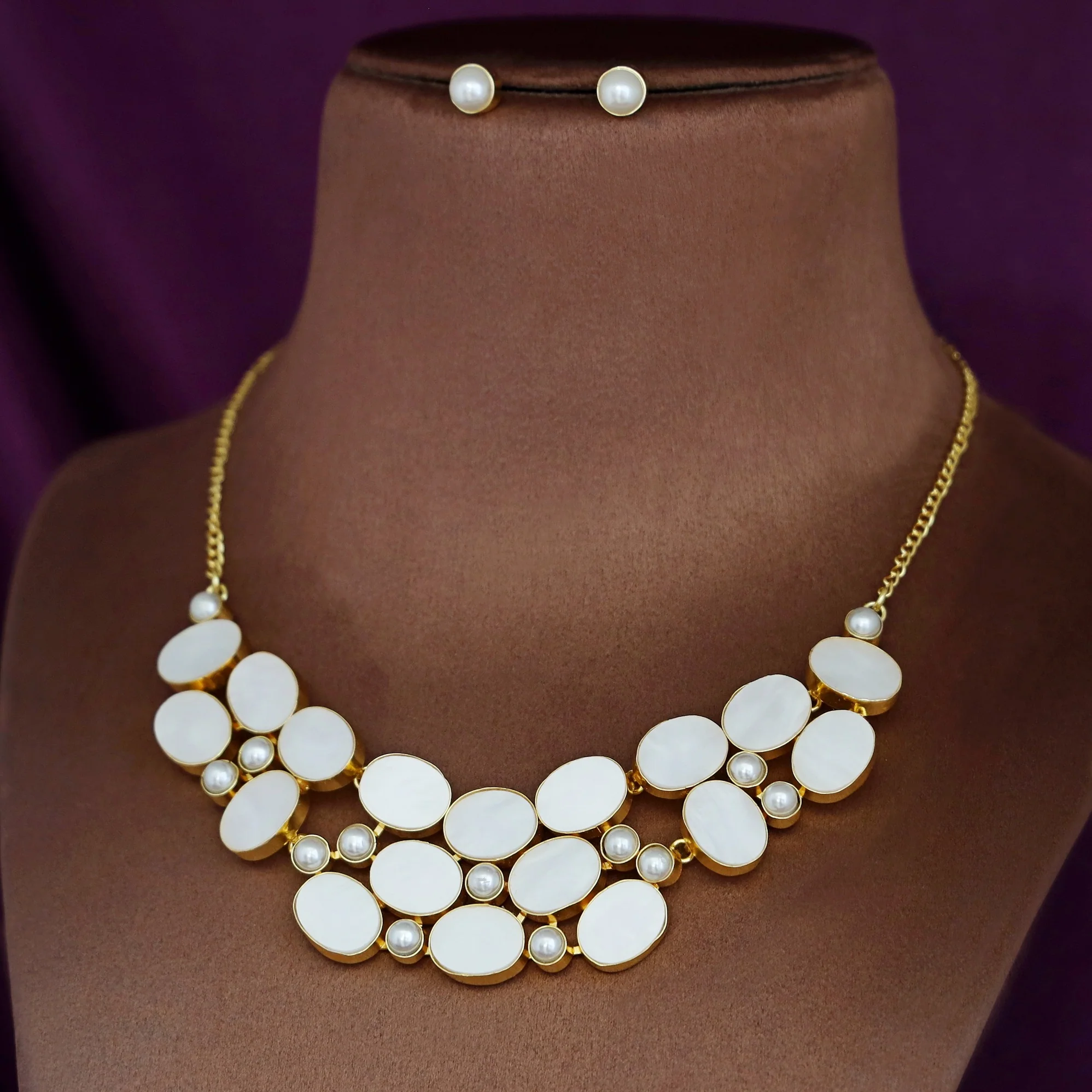 Golden MOP And Pearl Neckpiece With Stud - Image 3