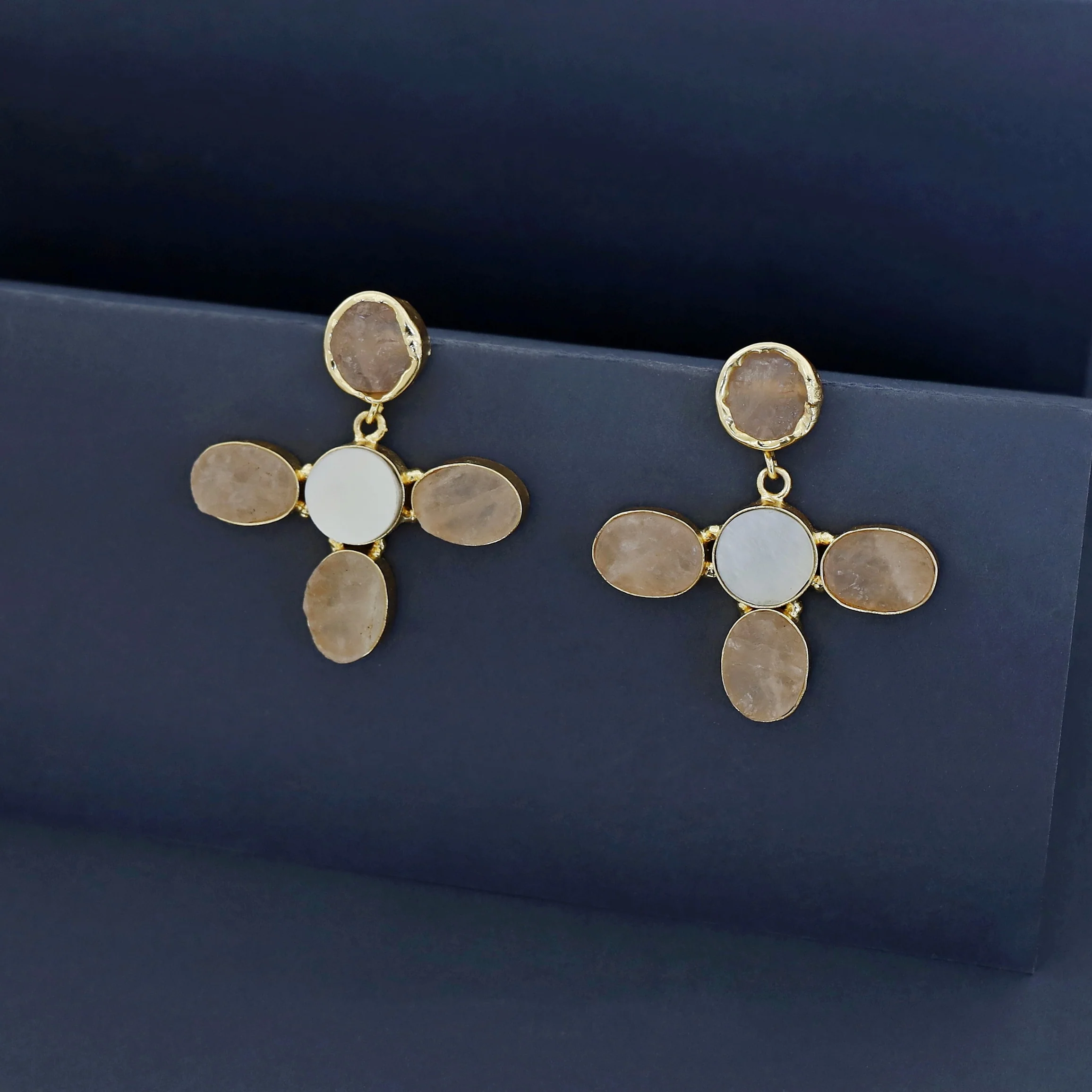 Golden MOP And Raw Stone Flower Earring - Image 12