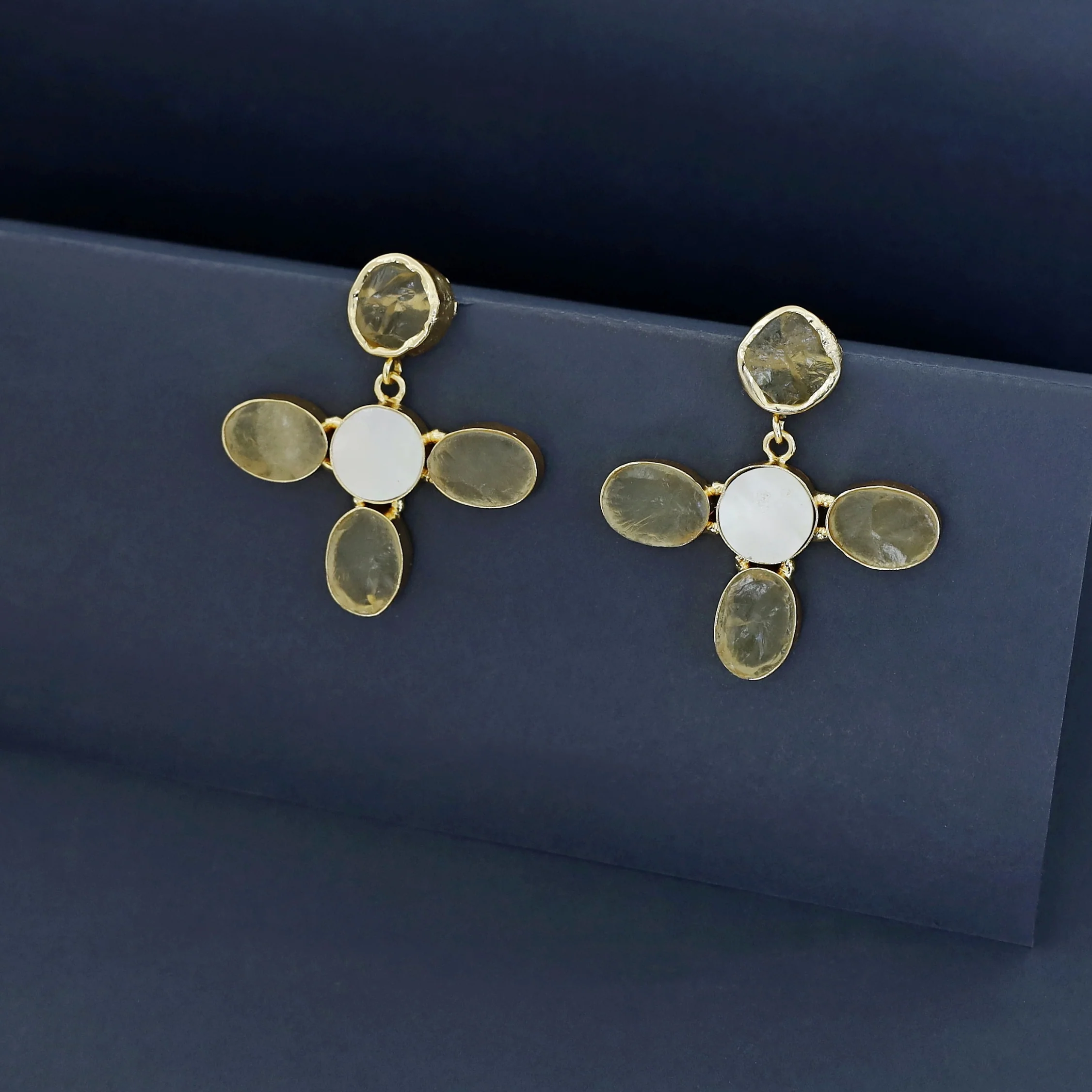 Golden MOP And Raw Stone Flower Earring - Image 13