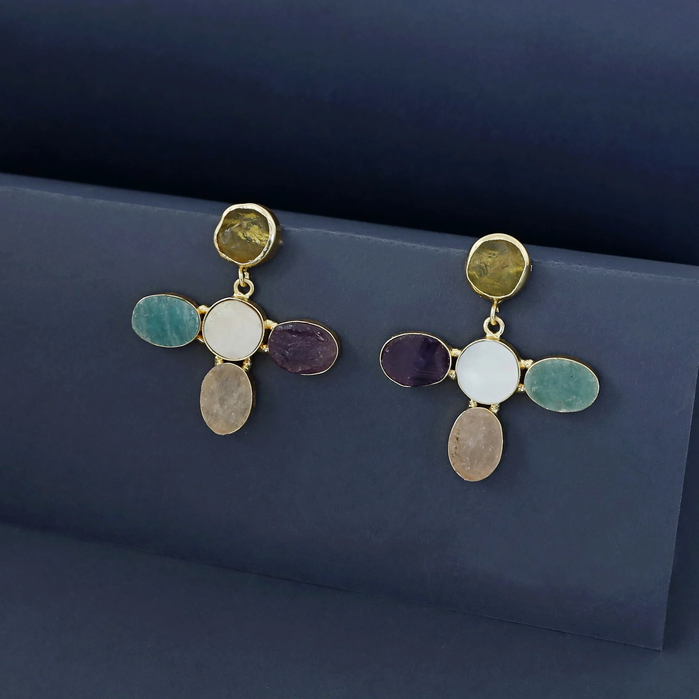 Golden MOP And Raw Stone Flower Earring - Image 14