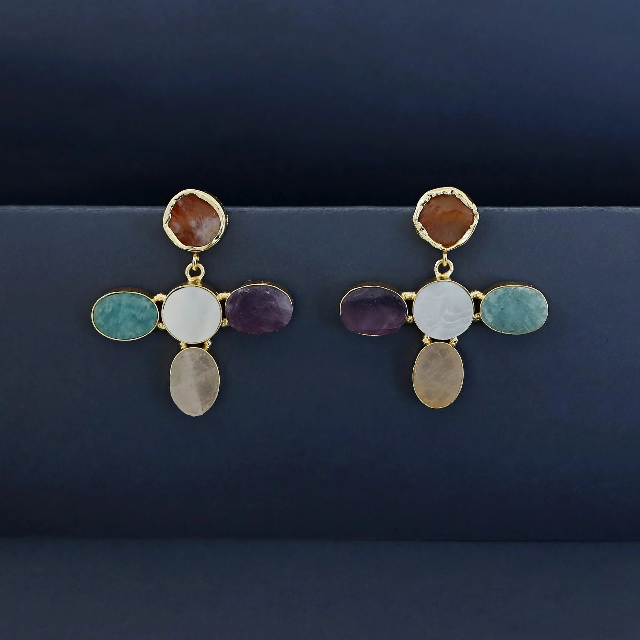 Golden MOP And Raw Stone Flower Earring - Image 15