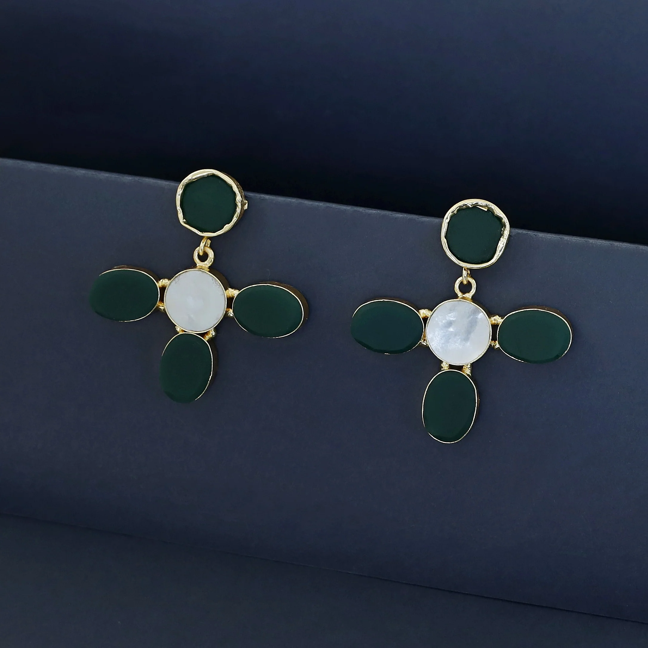 Golden MOP And Raw Stone Flower Earring - Image 3