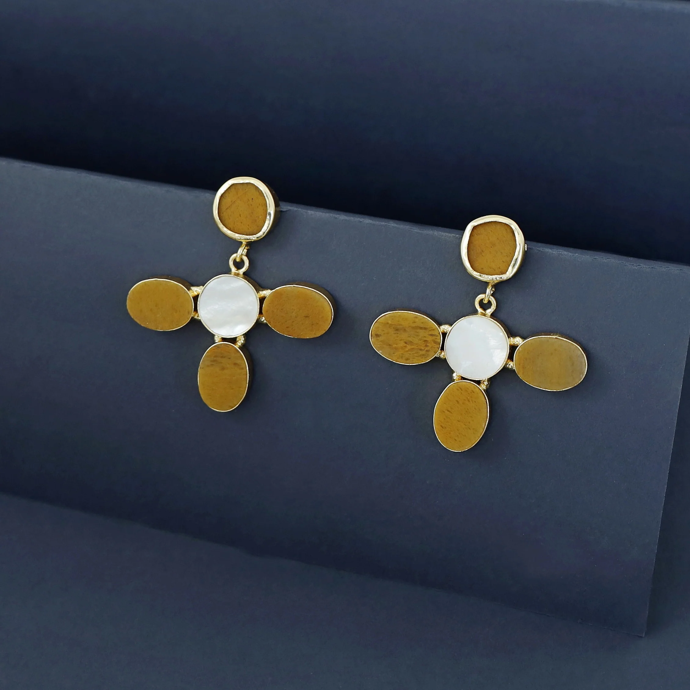 Golden MOP And Raw Stone Flower Earring - Image 4