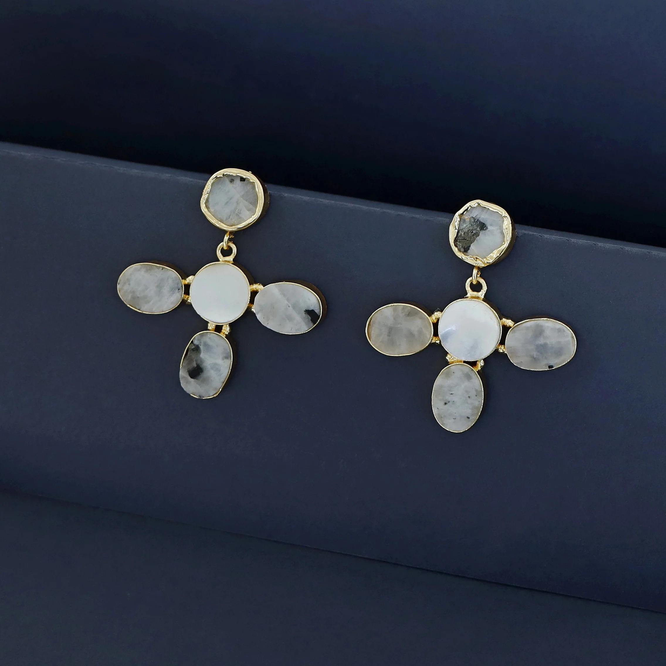Golden MOP And Raw Stone Flower Earring - Image 5