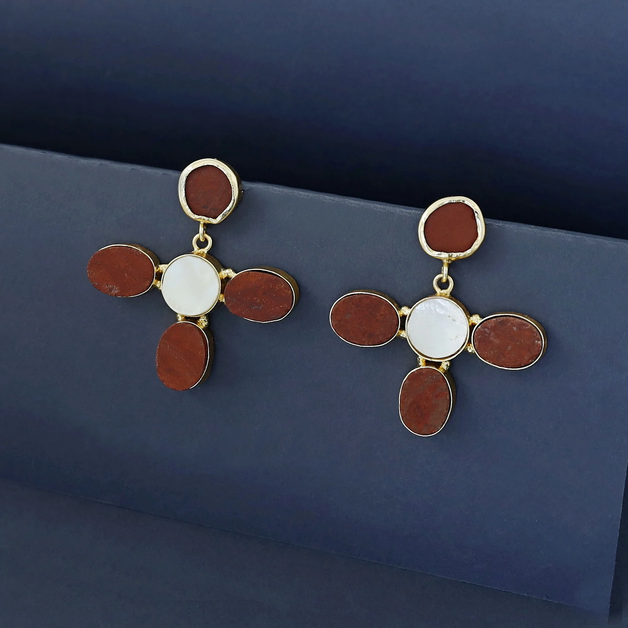 Golden MOP And Raw Stone Flower Earring - Image 7