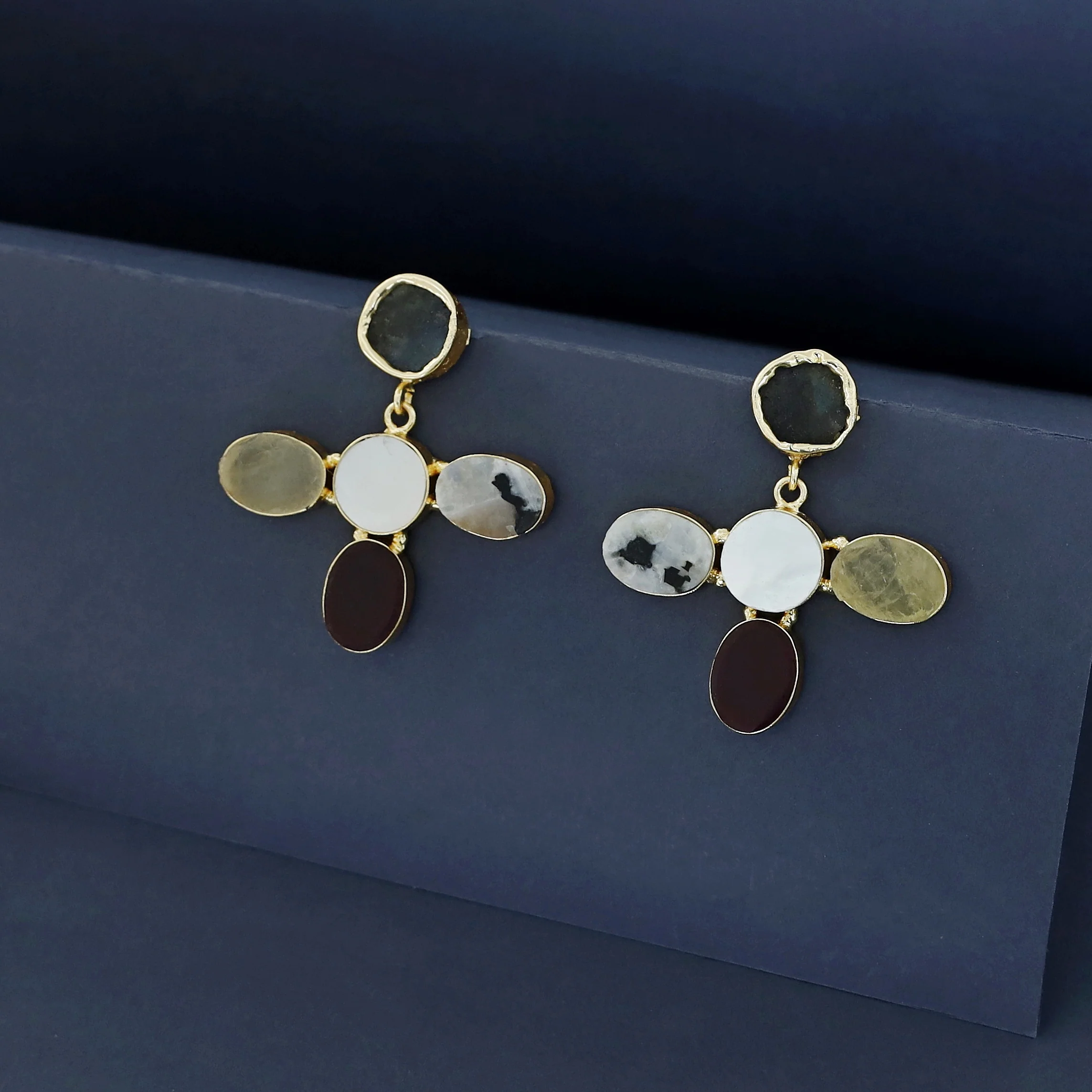 Golden MOP And Raw Stone Flower Earring - Image 8