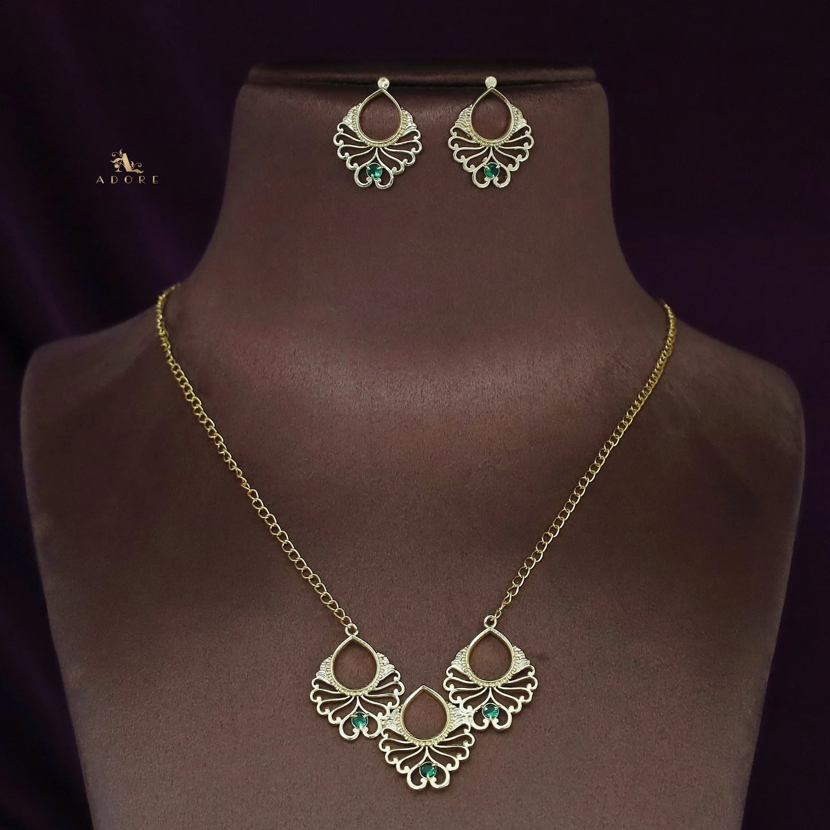 Golden Floral Pattern Neckpiece With Earring - Image 2