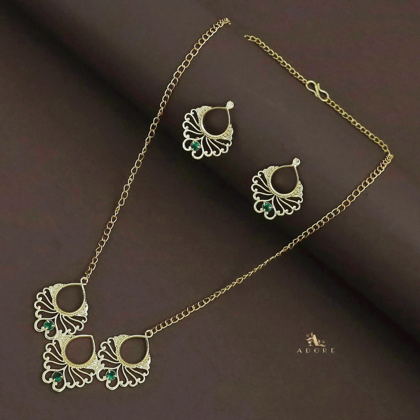Golden Floral Pattern Neckpiece With Earring - Image 4