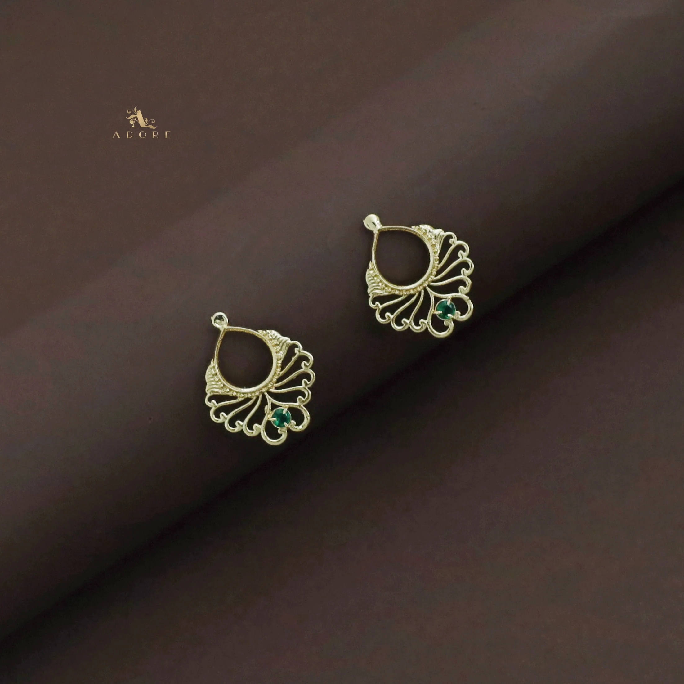 Golden Floral Pattern Neckpiece With Earring - Image 5
