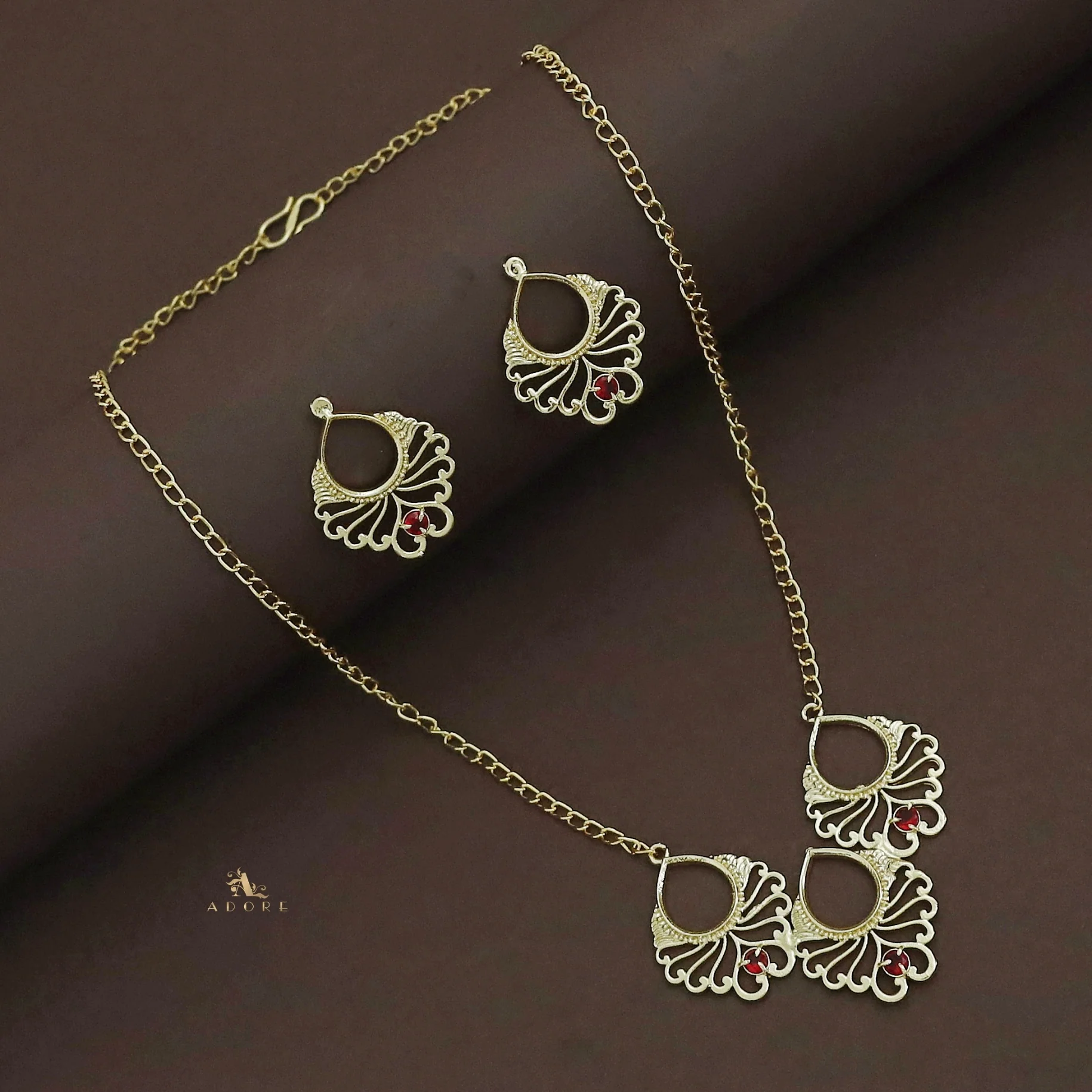 Golden Floral Pattern Neckpiece With Earring - Image 6
