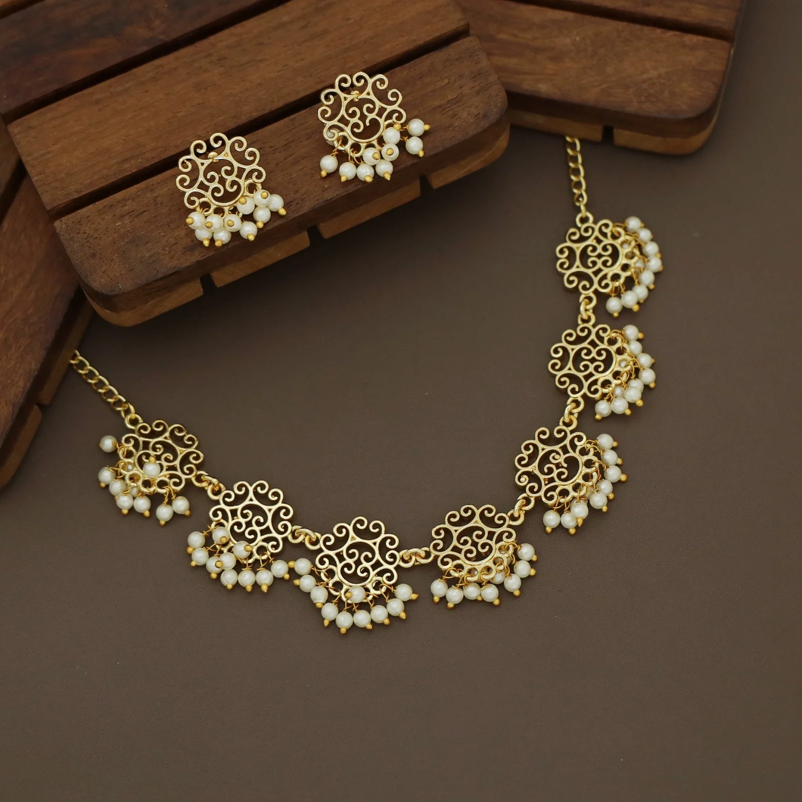 Golden Niralika Filigree Cluster Pearl Neckpiece with Earring - Image 2
