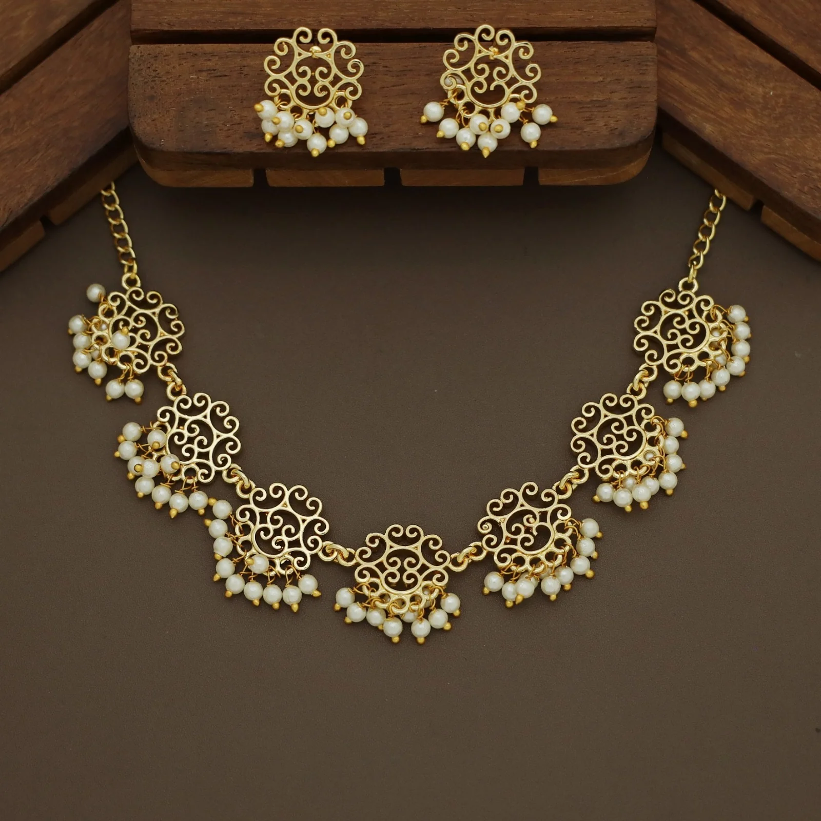 Golden Niralika Filigree Cluster Pearl Neckpiece with Earring - Image 3