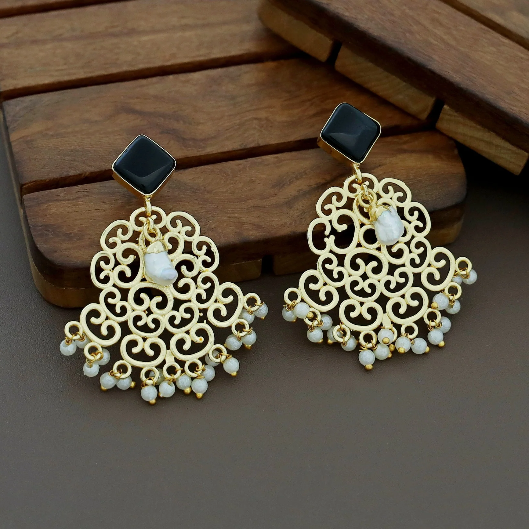 Golden Niralika Pearl Baroque + Glossy Stone Earring - Image 10