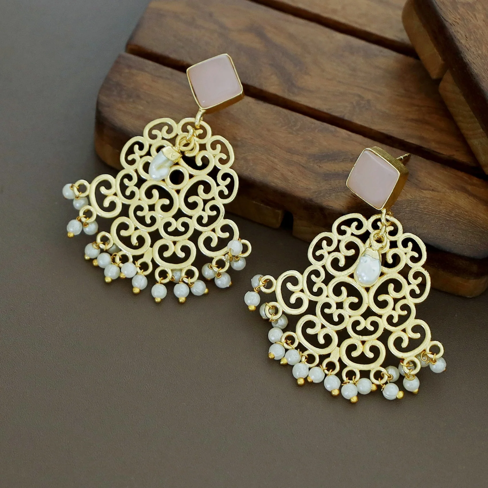 Golden Niralika Pearl Baroque + Glossy Stone Earring - Image 6