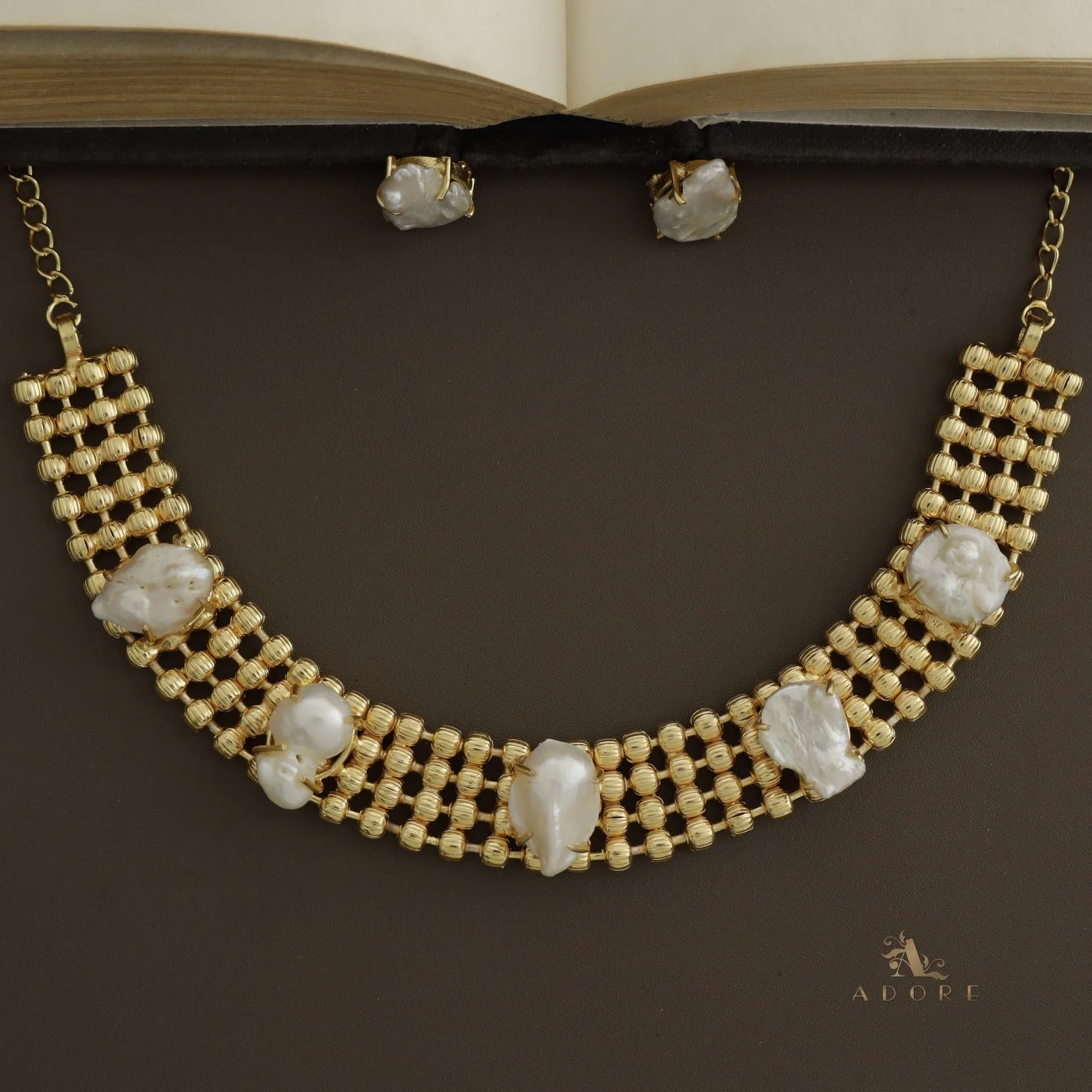 Golden Odelia Baroque Short Neckpiece With Earring - Image 3