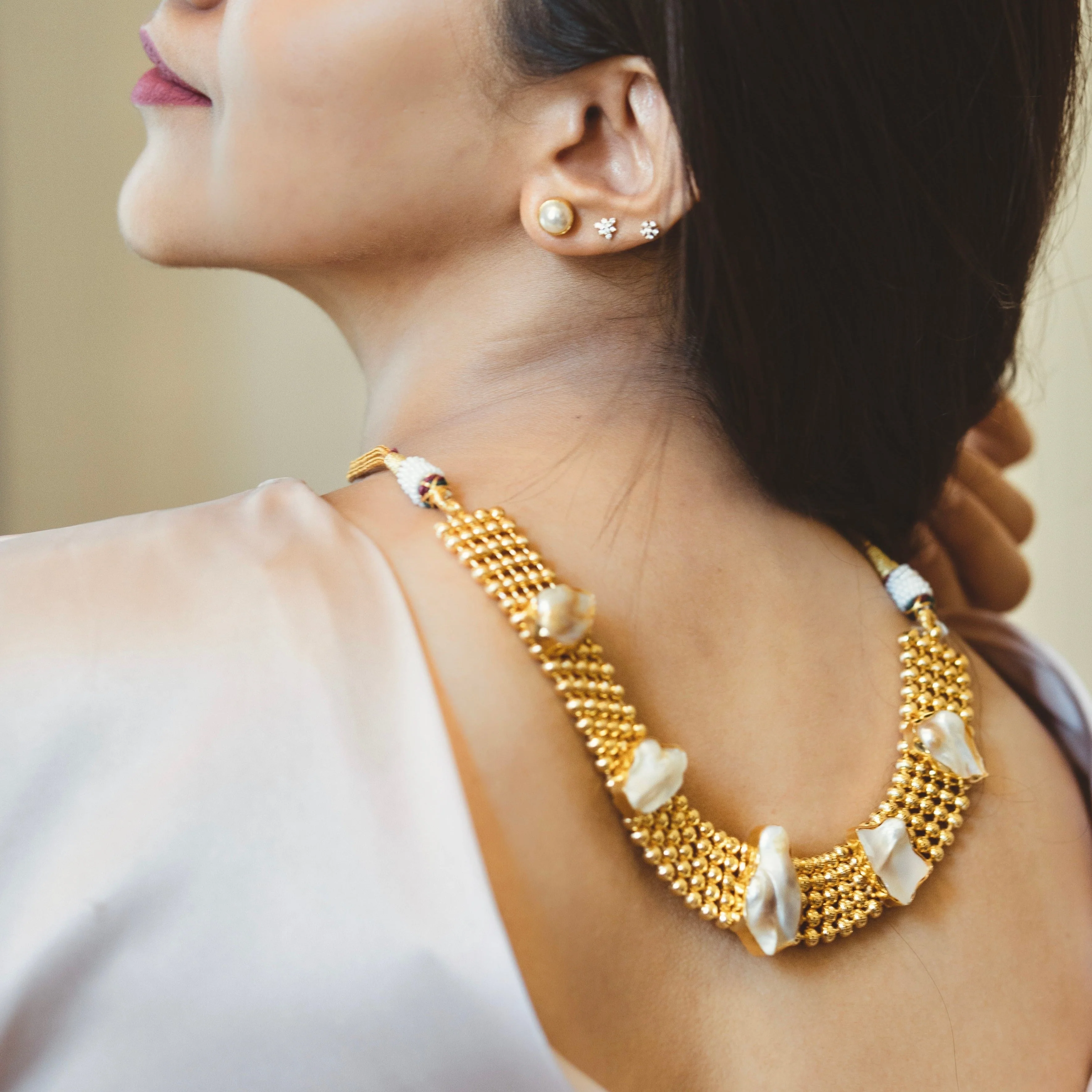 Golden Odelia Baroque Short Neckpiece With Earring - Image 4