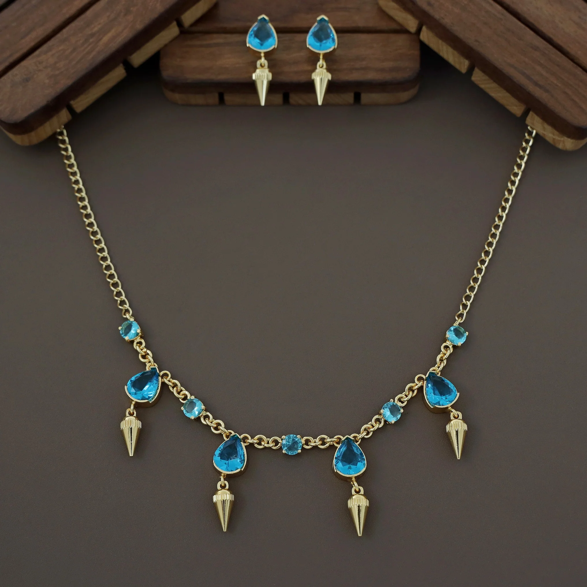 Golden Olivna Corn Drop Neckpiece With Earring - Image 4