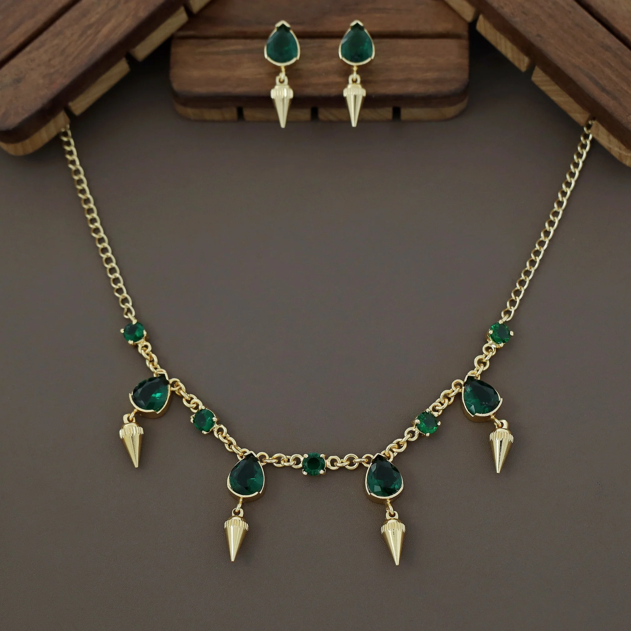 Golden Olivna Corn Drop Neckpiece With Earring - Image 5