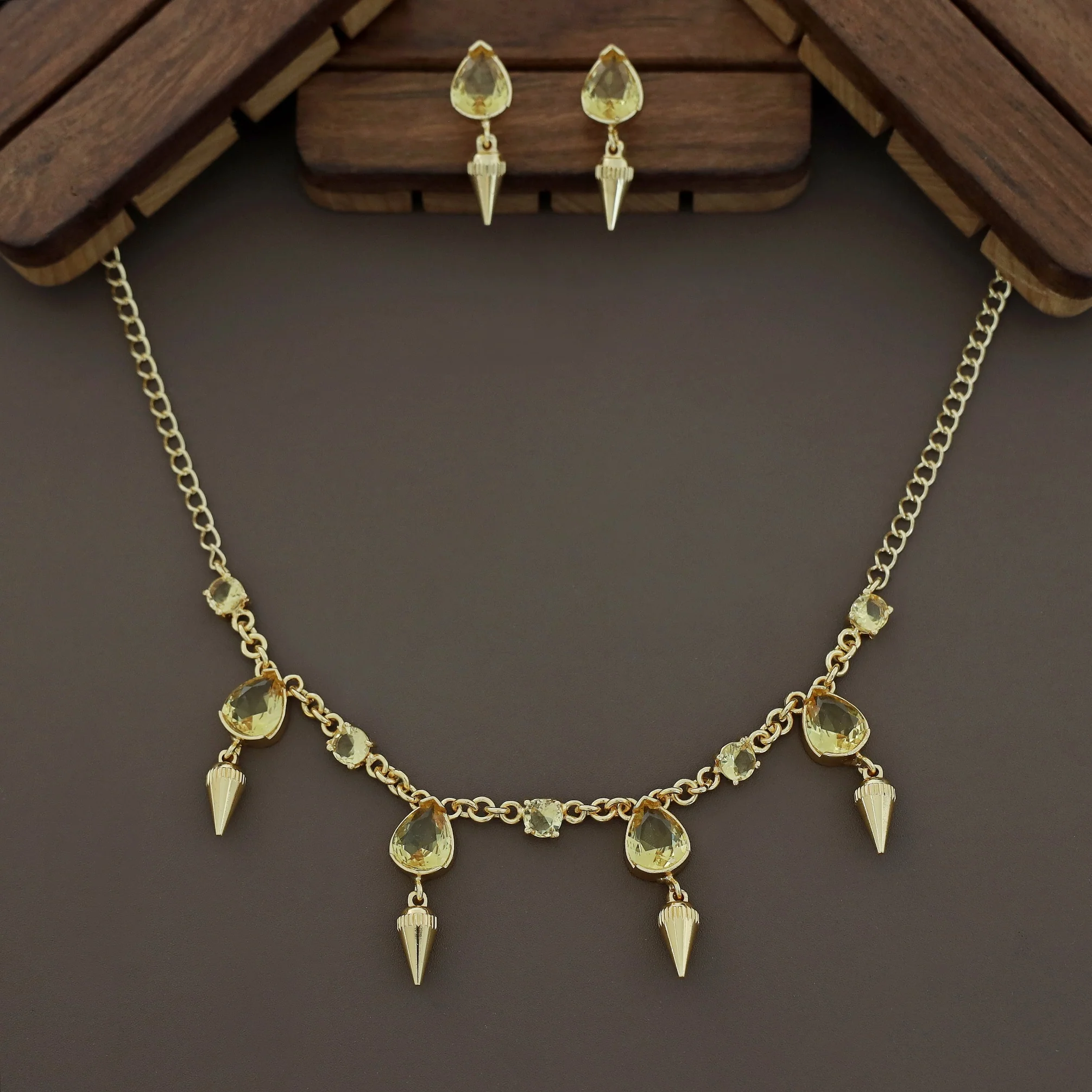 Golden Olivna Corn Drop Neckpiece With Earring - Image 7
