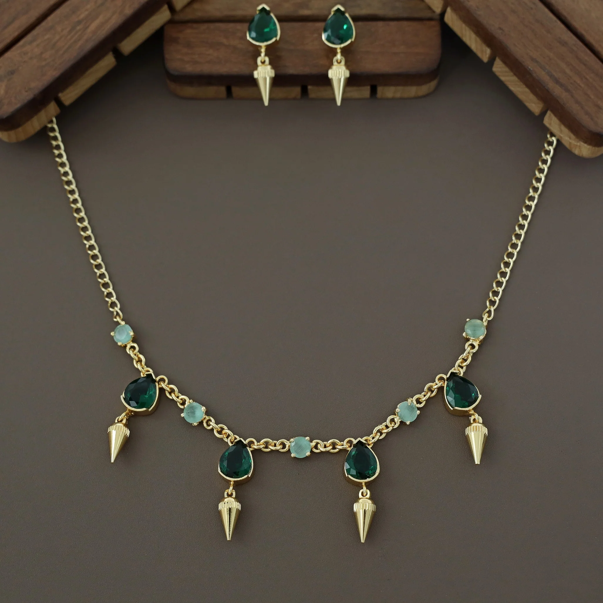 Golden Olivna Corn Drop Neckpiece With Earring - Image 8