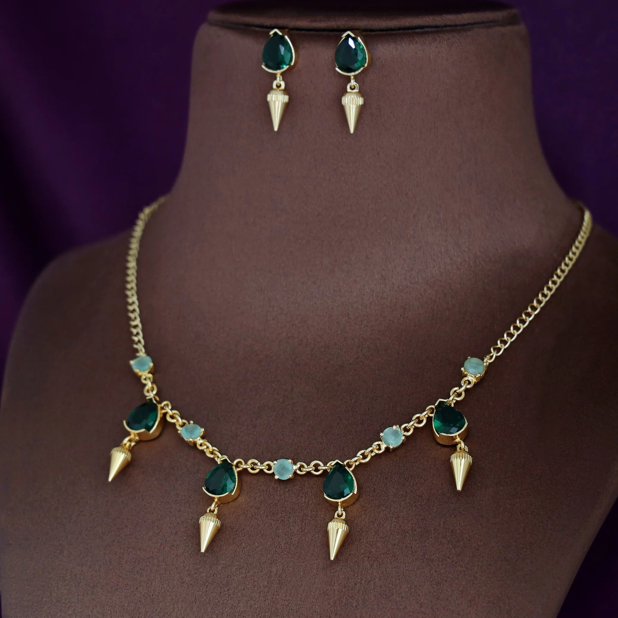 Golden Olivna Corn Drop Neckpiece With Earring - Image 9