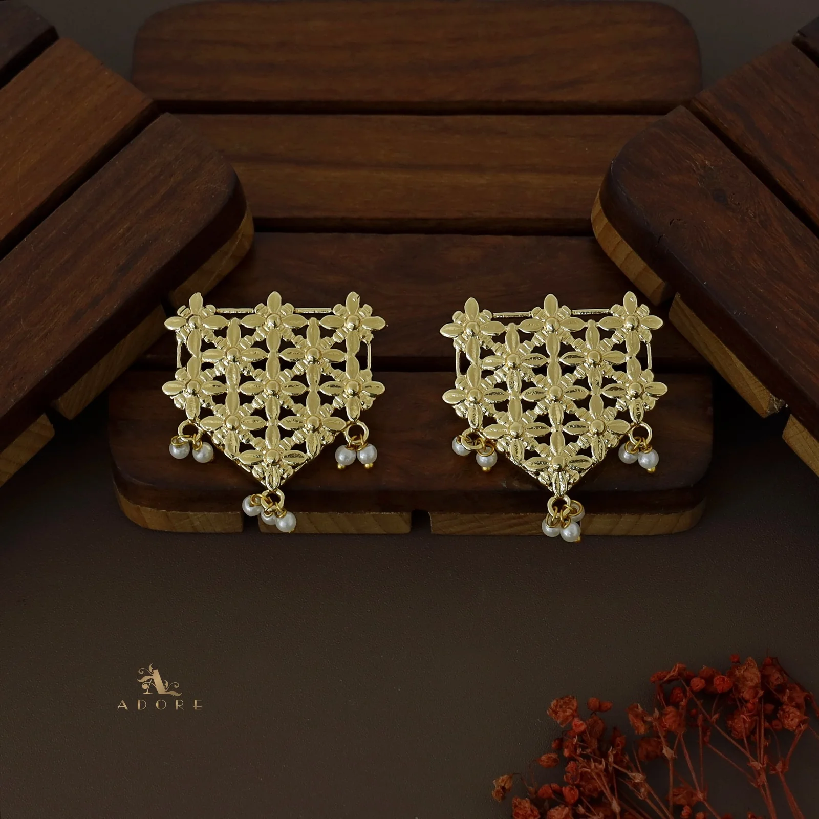 Golden Pearly Pentagon Choker/Short Neckpiece with Earring - Image 3