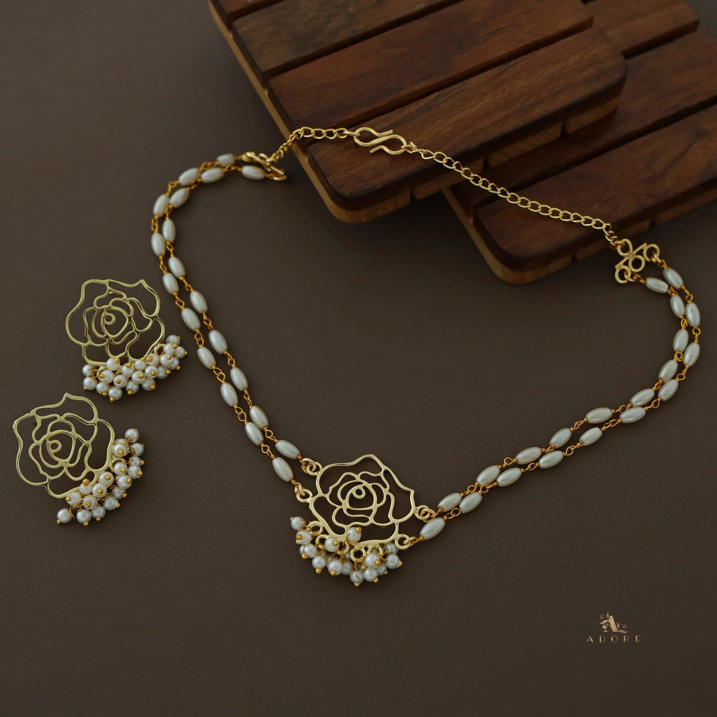 Golden Raazi Pearl Cluster Choker with Earring - Image 3