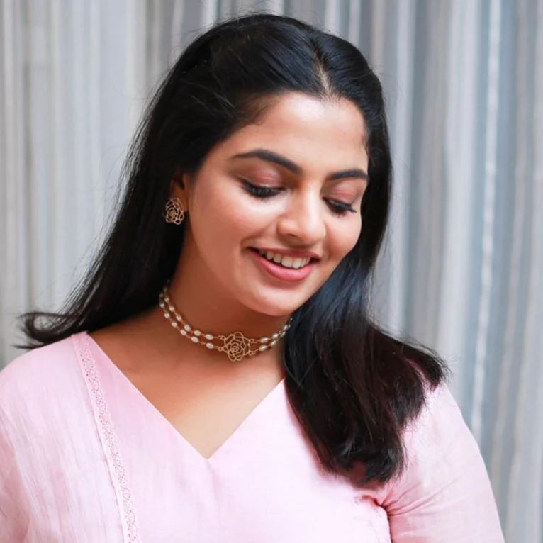 Golden Raazi Rice Pearl Emelia Twin Layer Choker With Earring - Image 3