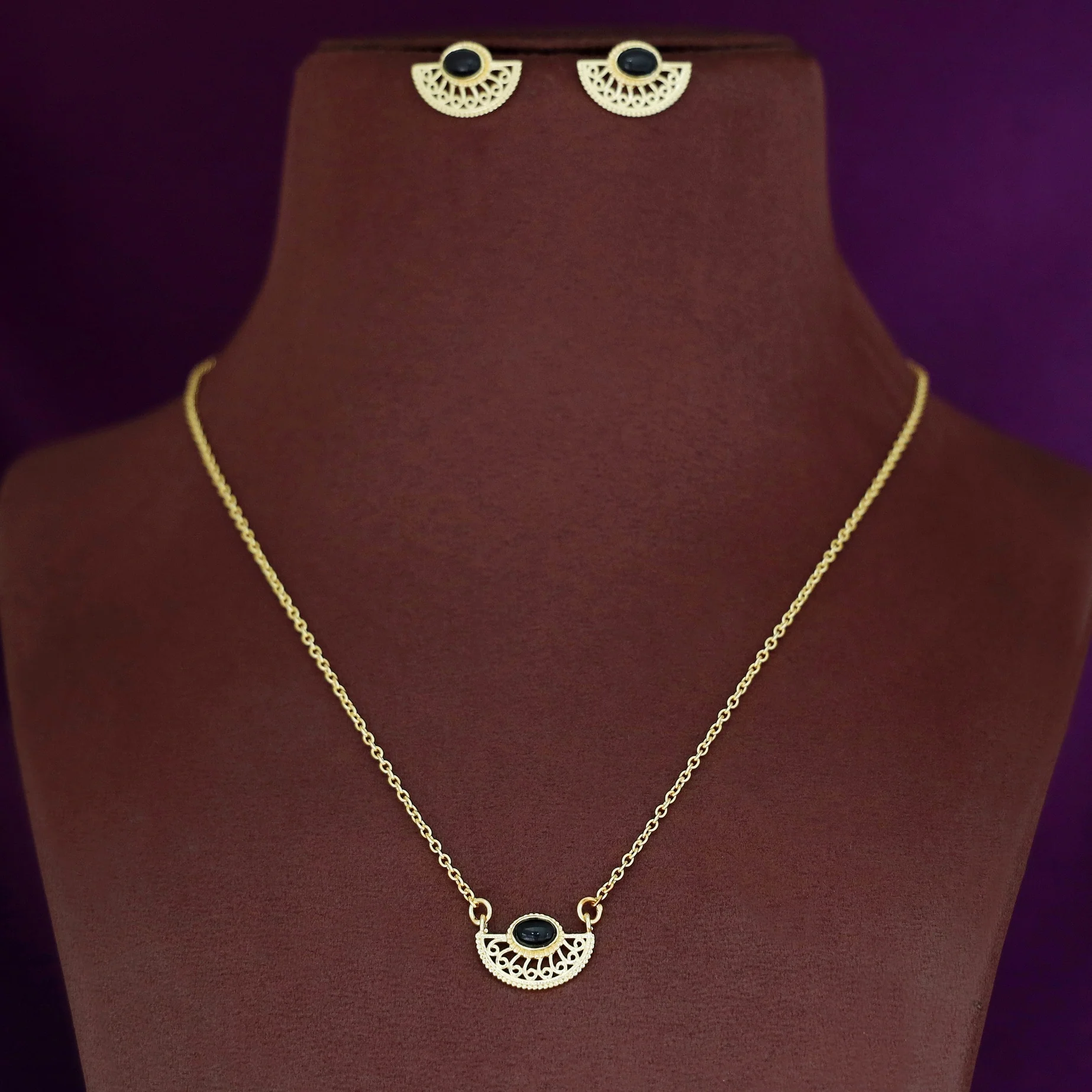 Golden Semi Circle Natural Stone Neckpiece With Earring - Image 3