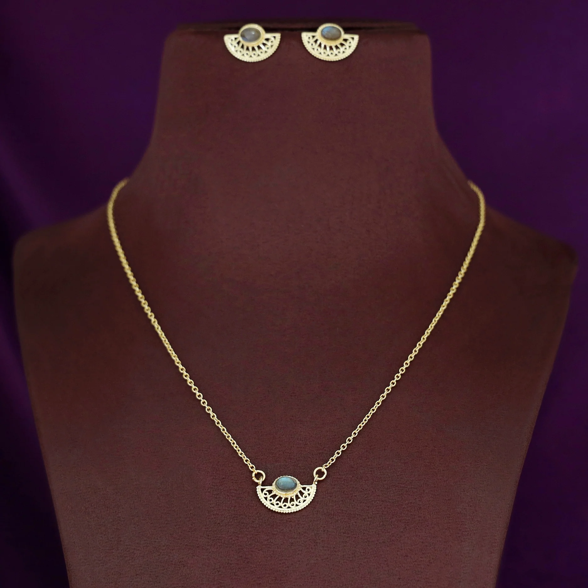 Golden Semi Circle Natural Stone Neckpiece With Earring - Image 4