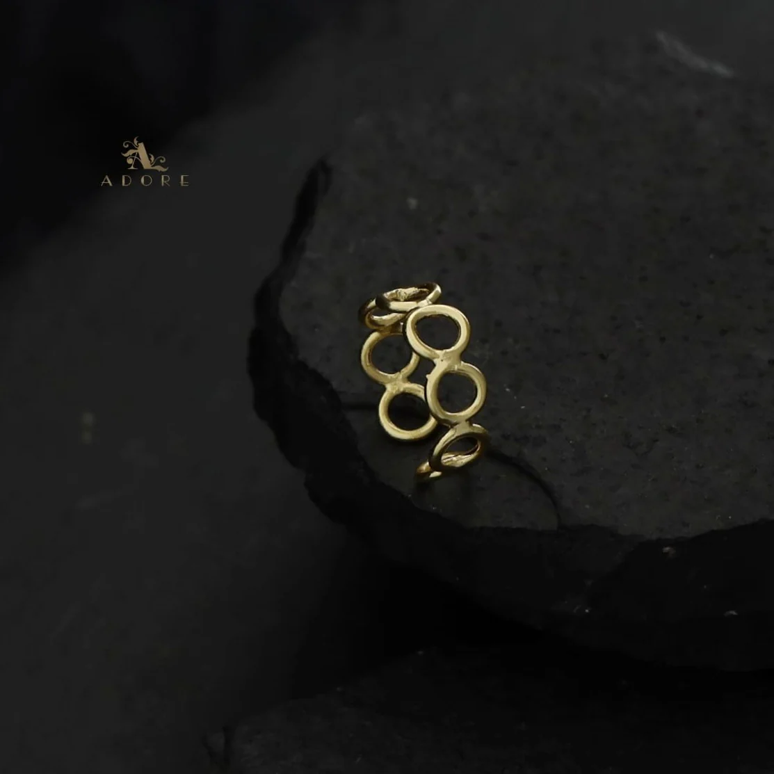 Golden Single Layer Round Ring - Image 3