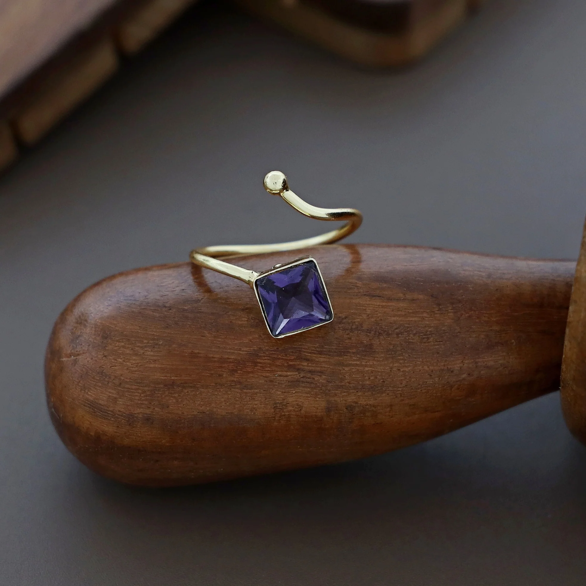 Golden Single Stone Diamond Ring - Image 3