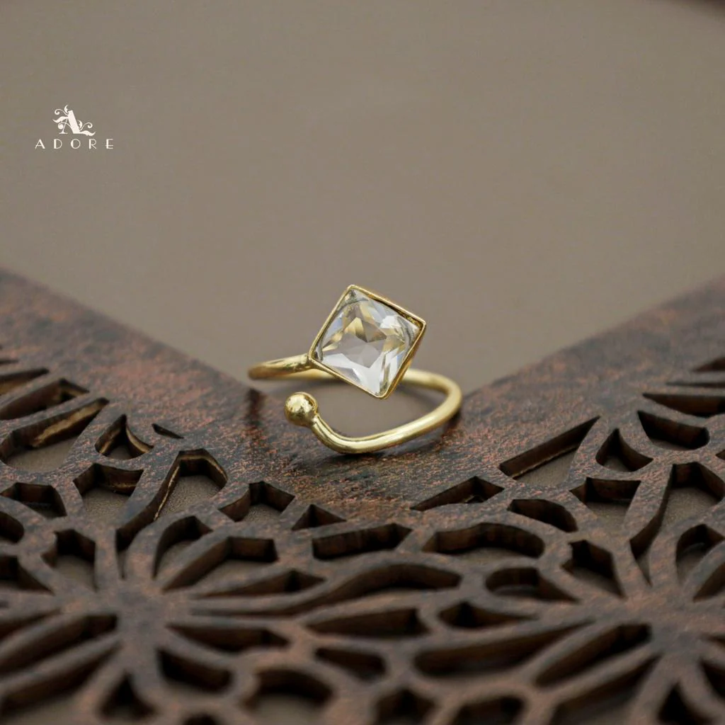 Golden Single Stone Diamond Ring - Image 5