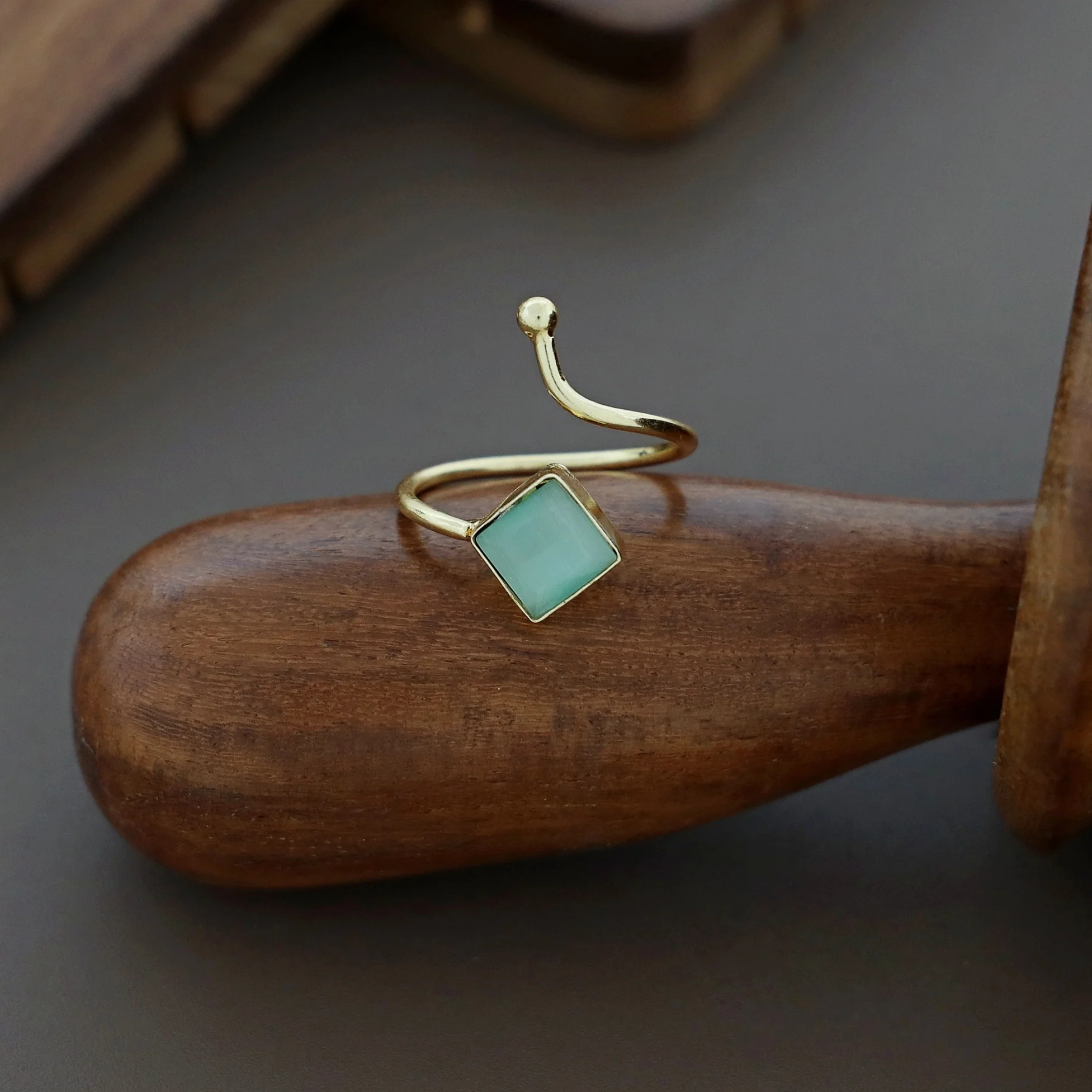 Golden Single Stone Diamond Ring - Image 6