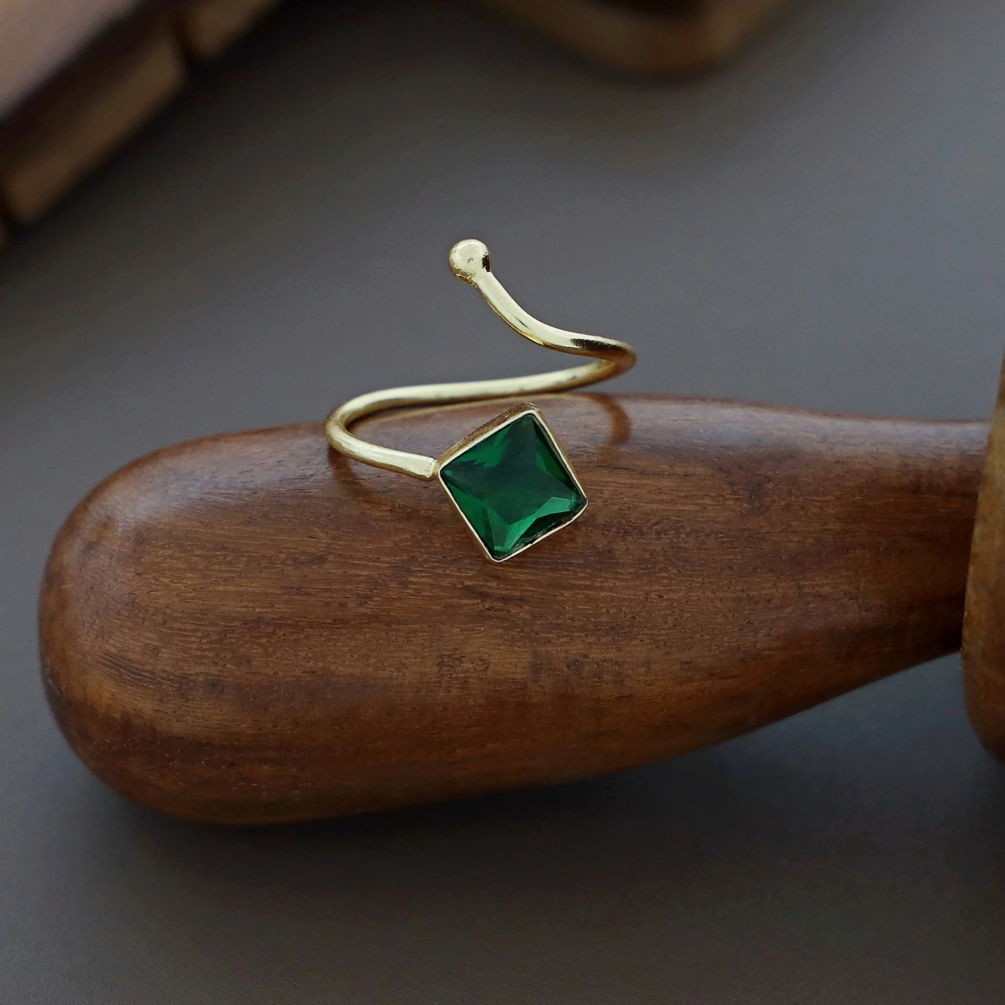 Golden Single Stone Diamond Ring - Image 7