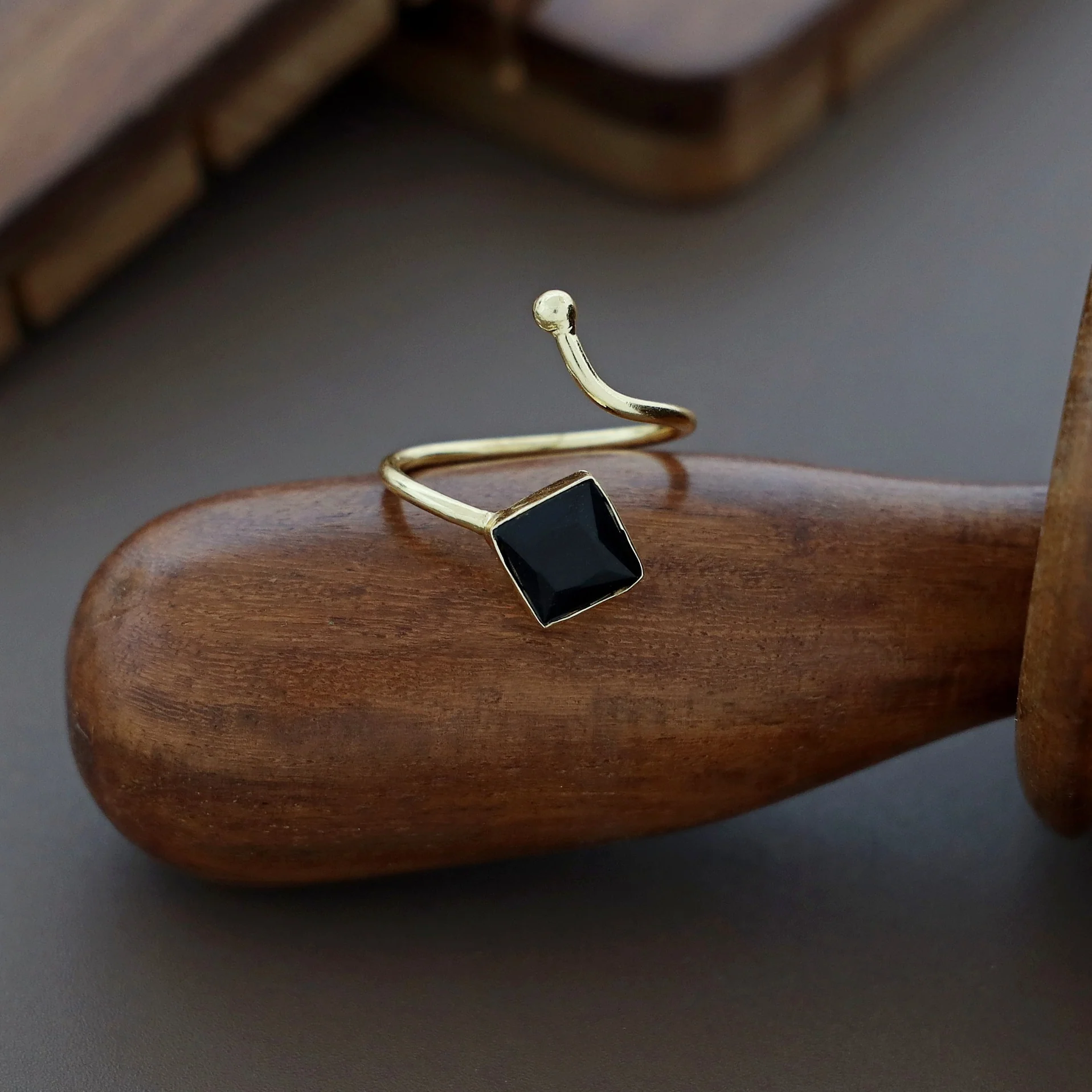 Golden Single Stone Diamond Ring - Image 8