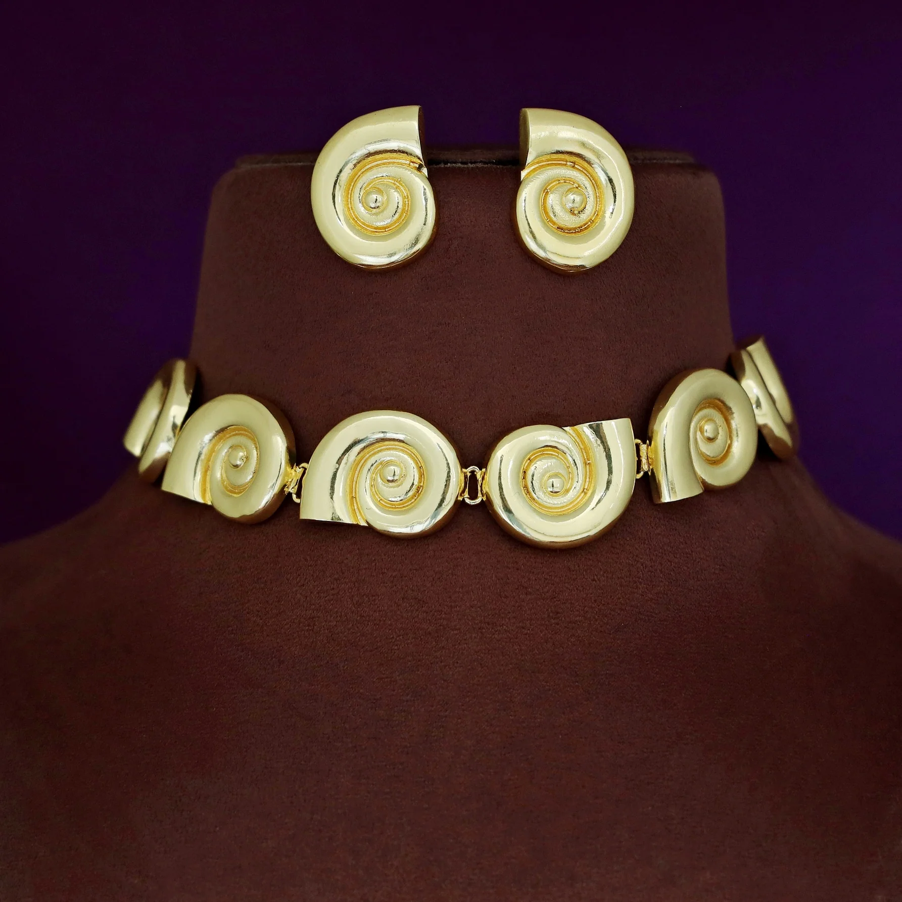 Aviana Golden Snail Shape Choker With Earring - Image 3