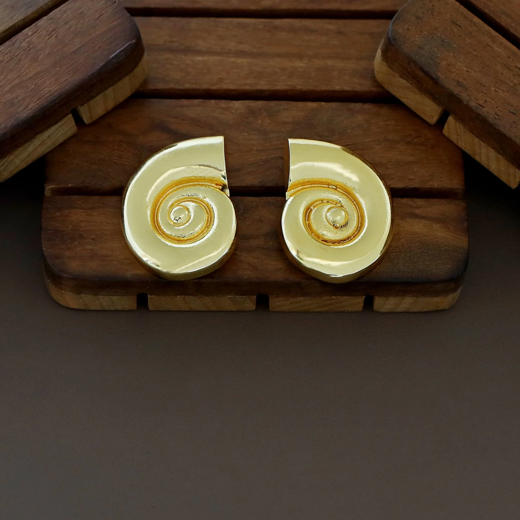 Aviana Golden Snail Shape Choker With Earring - Image 5