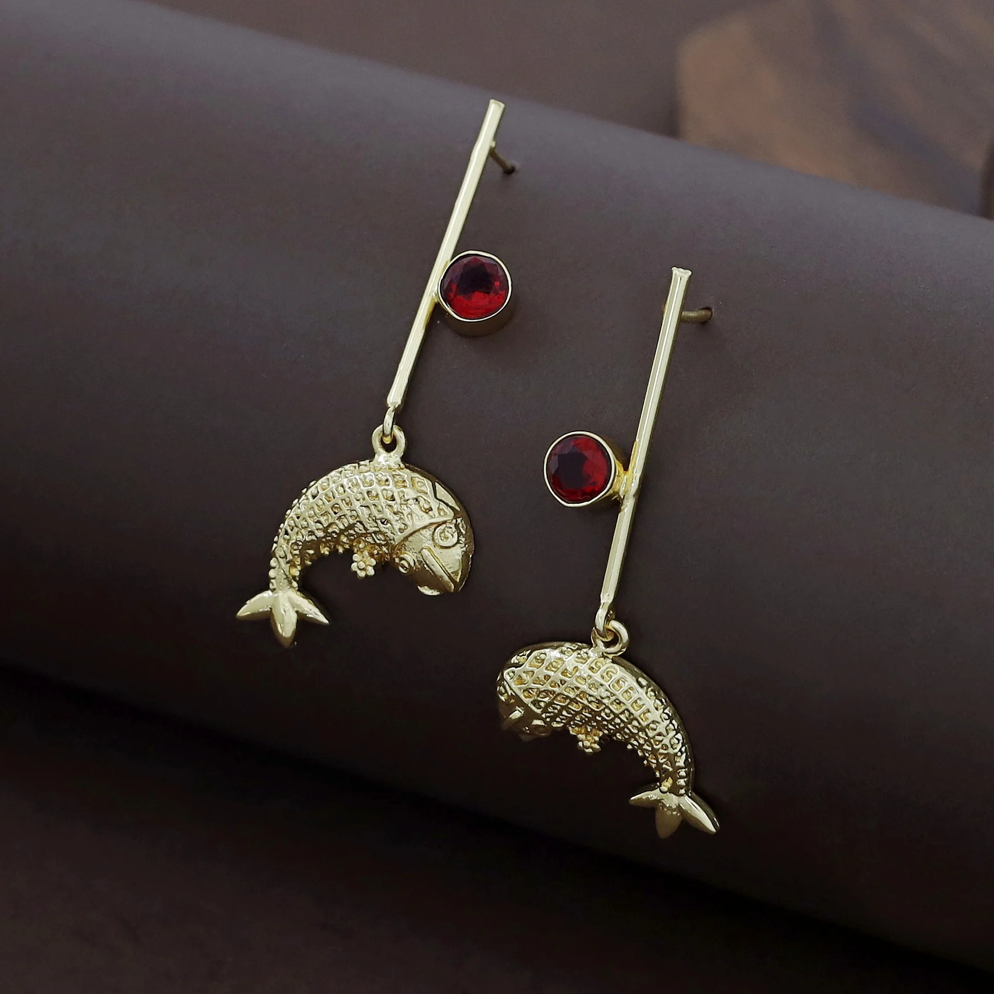 Golden Stick Glossy Stone Fish Earring - Image 5