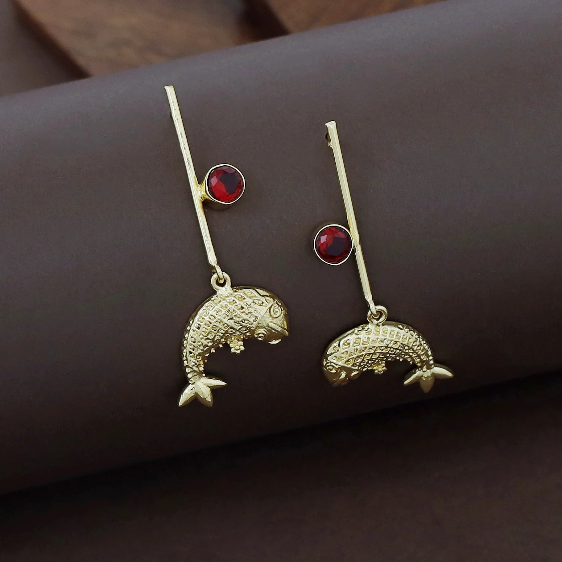 Golden Stick Glossy Stone Fish Earring - Image 8